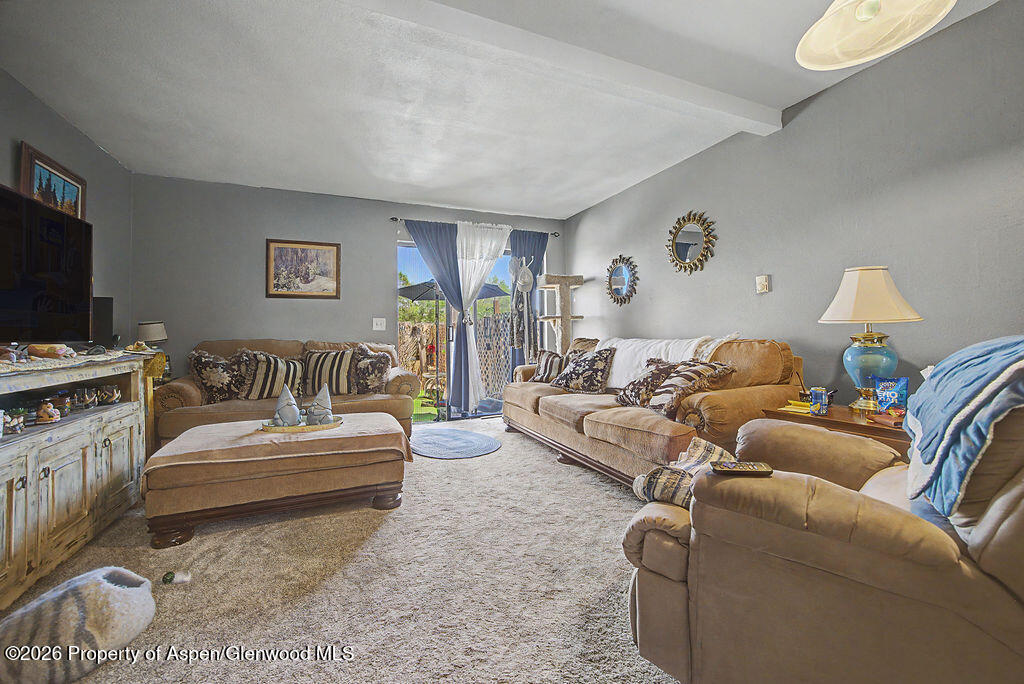 1096 E 7th Street Property Photo 4