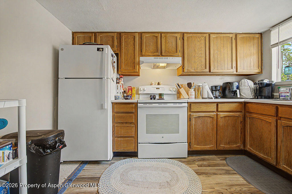 1096 E 7th Street Property Photo 6