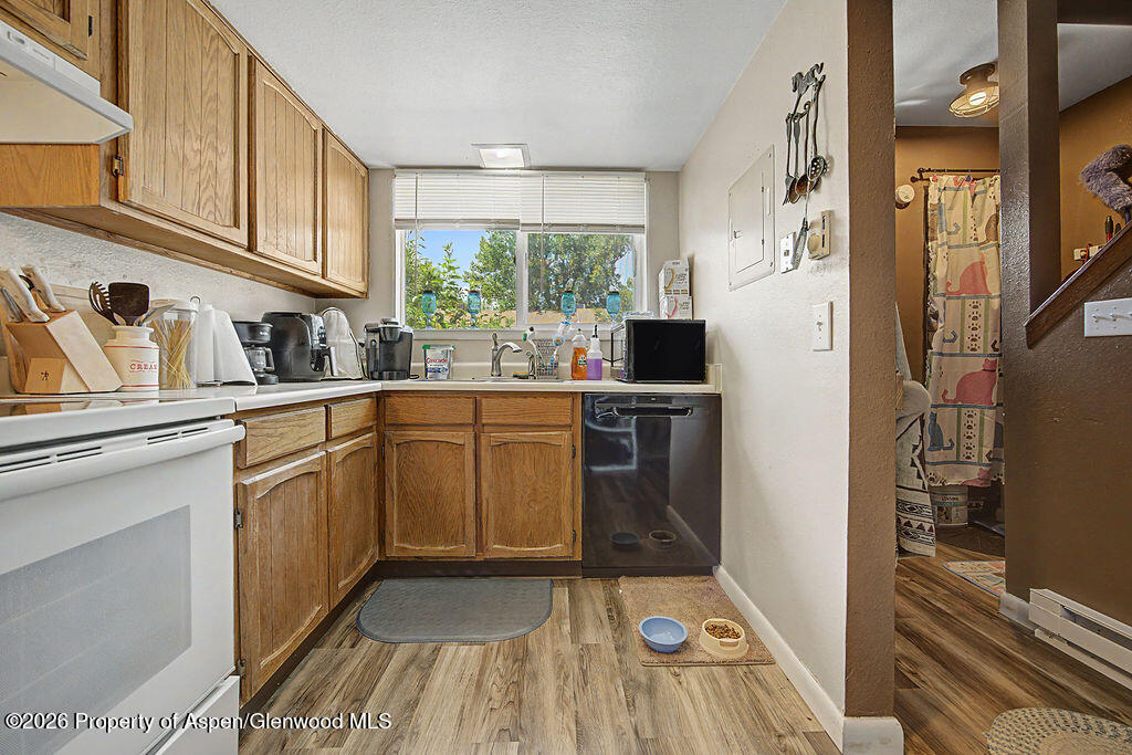 1096 E 7th Street Property Photo 7