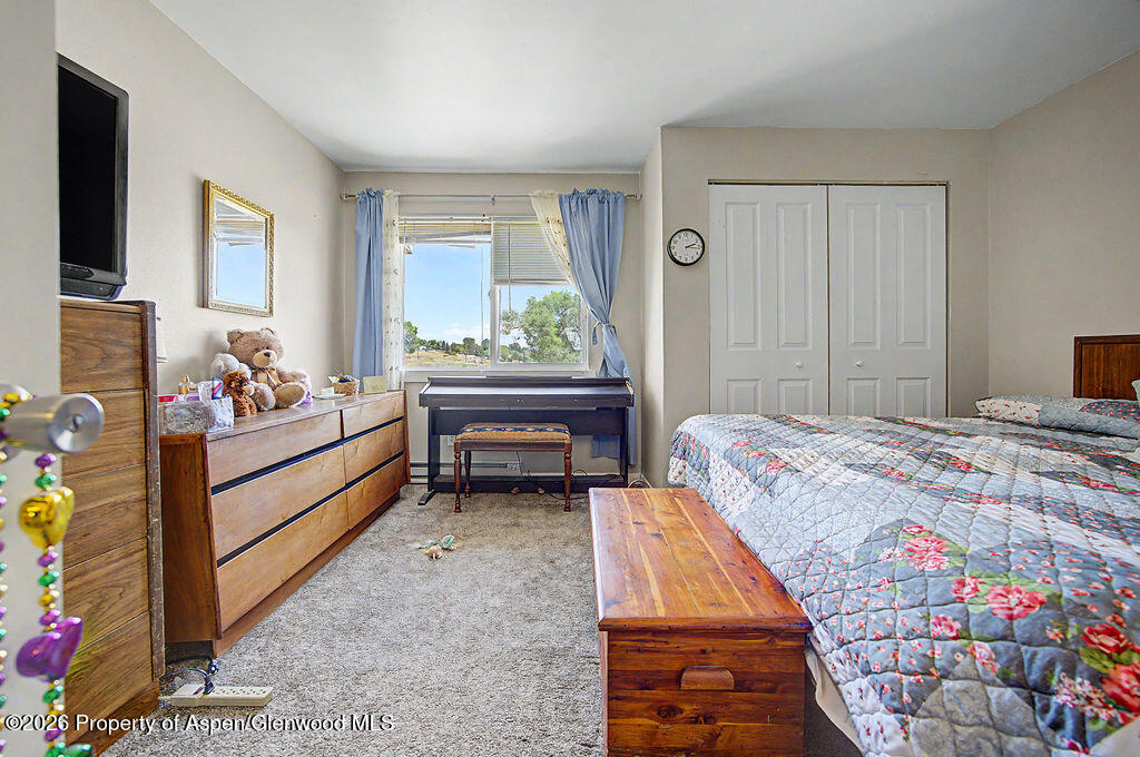 1096 E 7th Street Property Photo 8