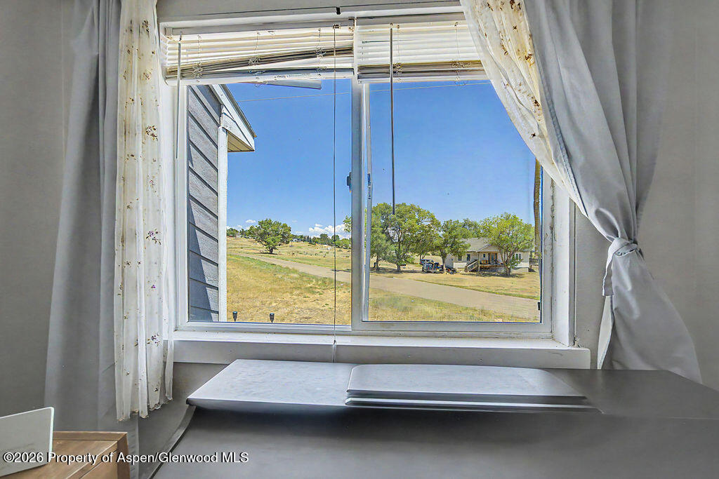 1096 E 7th Street Property Photo 11