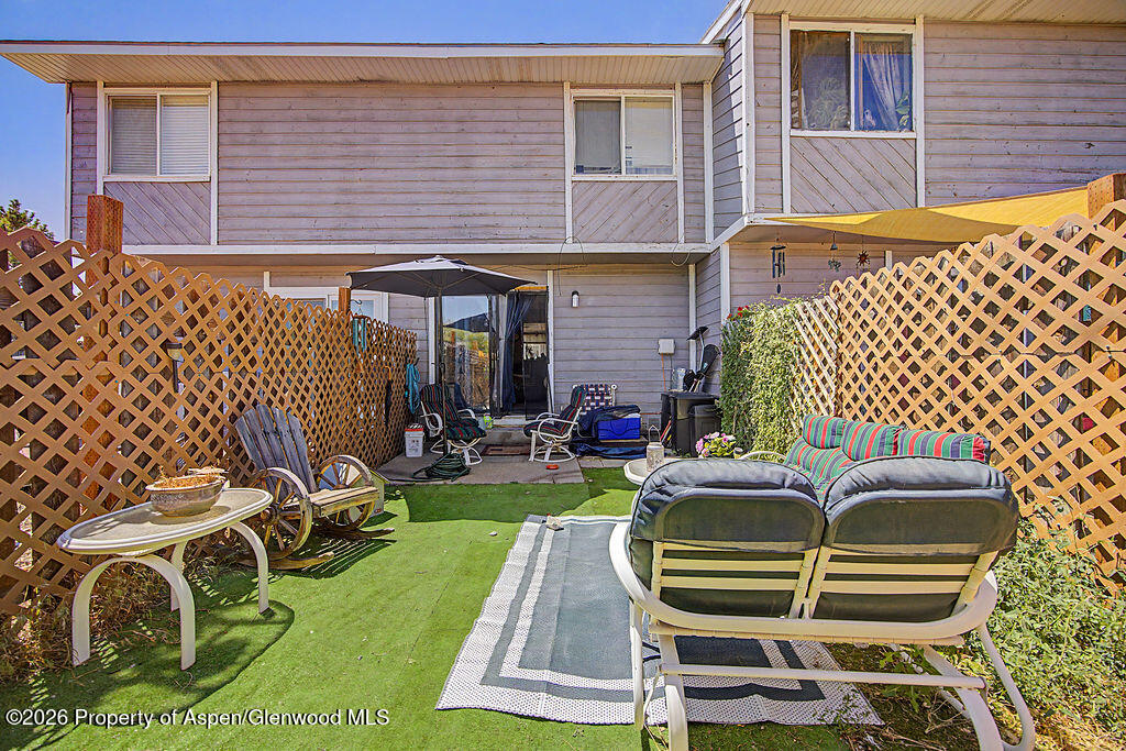 1096 E 7th Street Property Photo 16