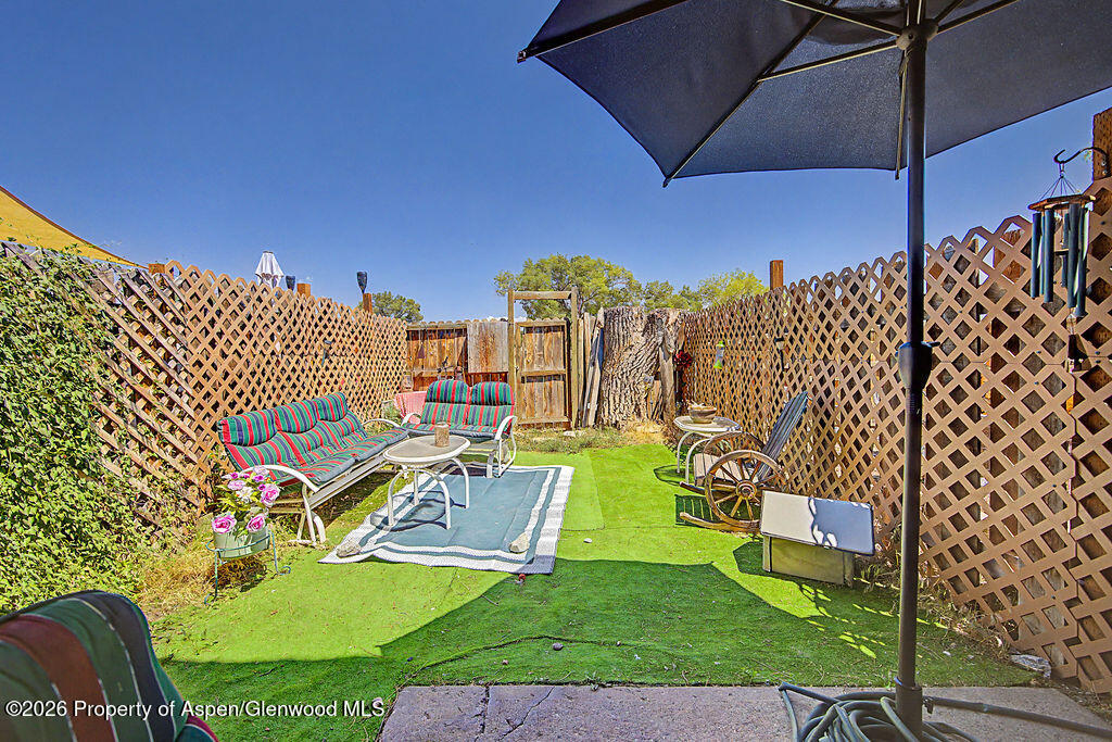 1096 E 7th Street Property Photo 18