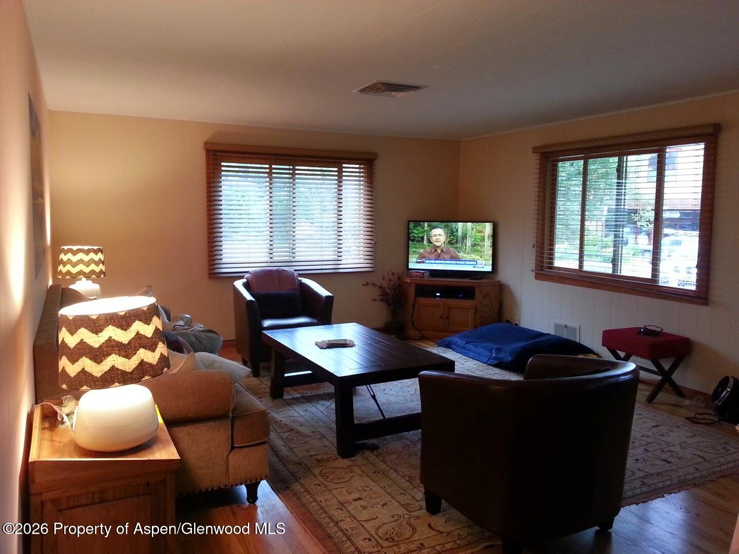 262 Midland Avenue Property Photo 8