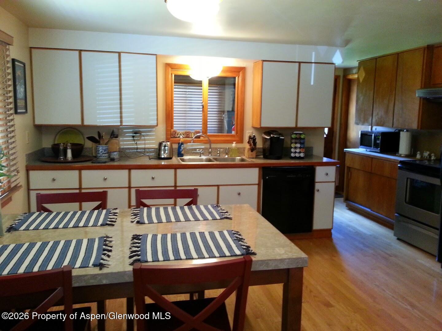 262 Midland Avenue Property Photo 9