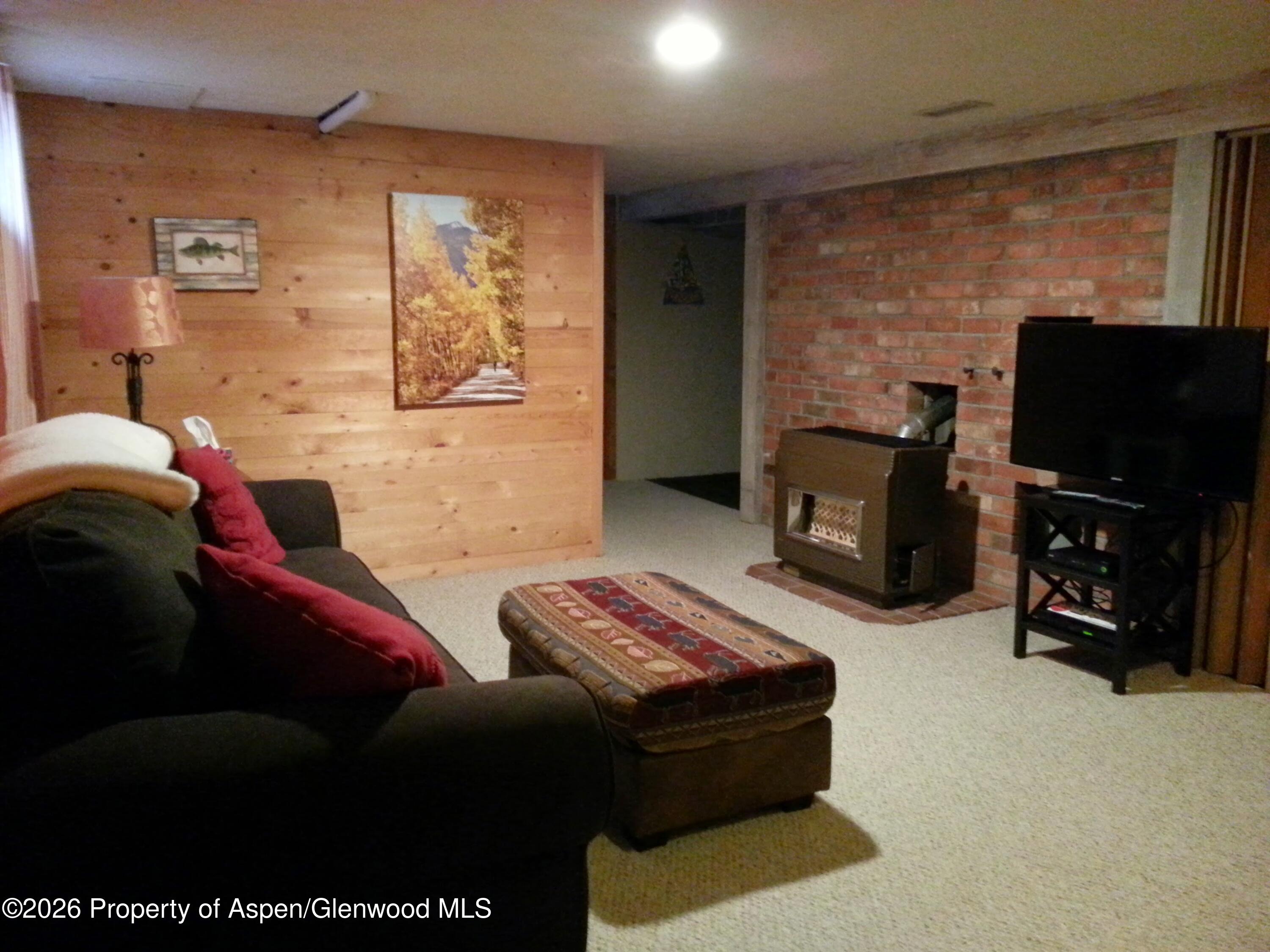262 Midland Avenue Property Photo 10