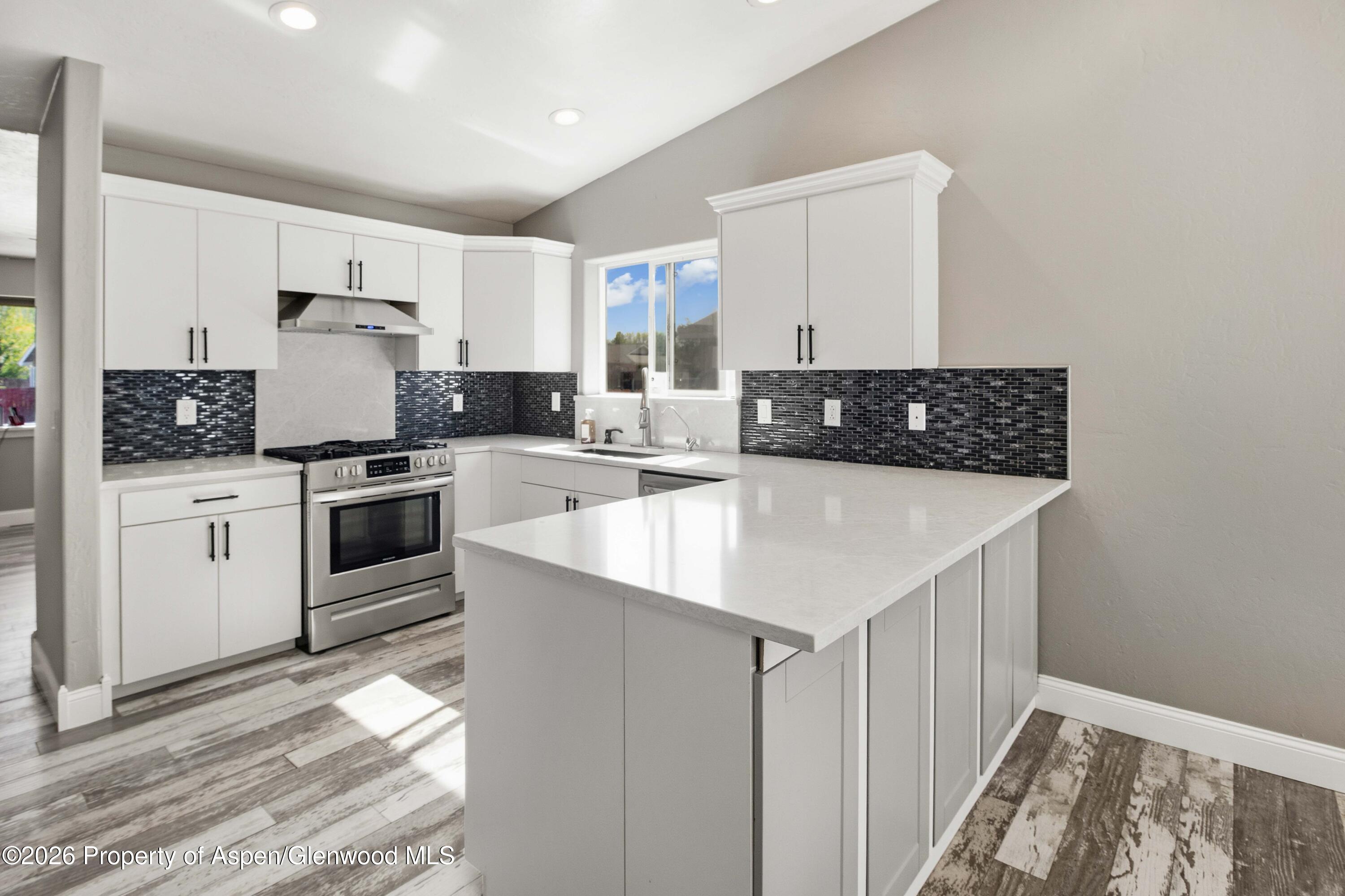 353 W Orchard Avenue Property Photo 7