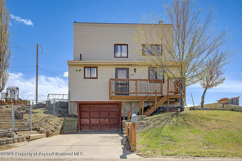 808 Fairway Boulevard Property Photo 1