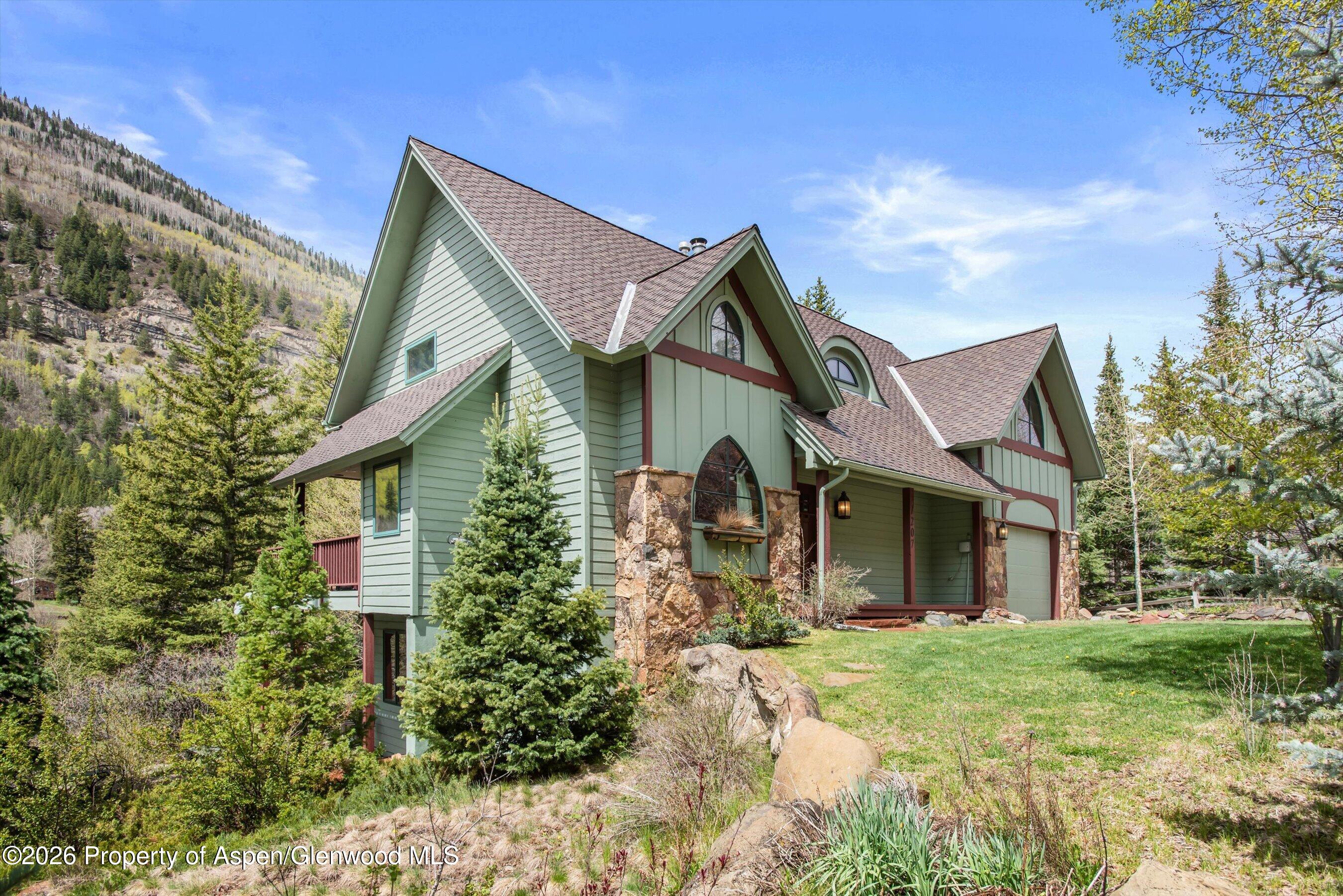 1207 Evergreen Lane Property Photo 1