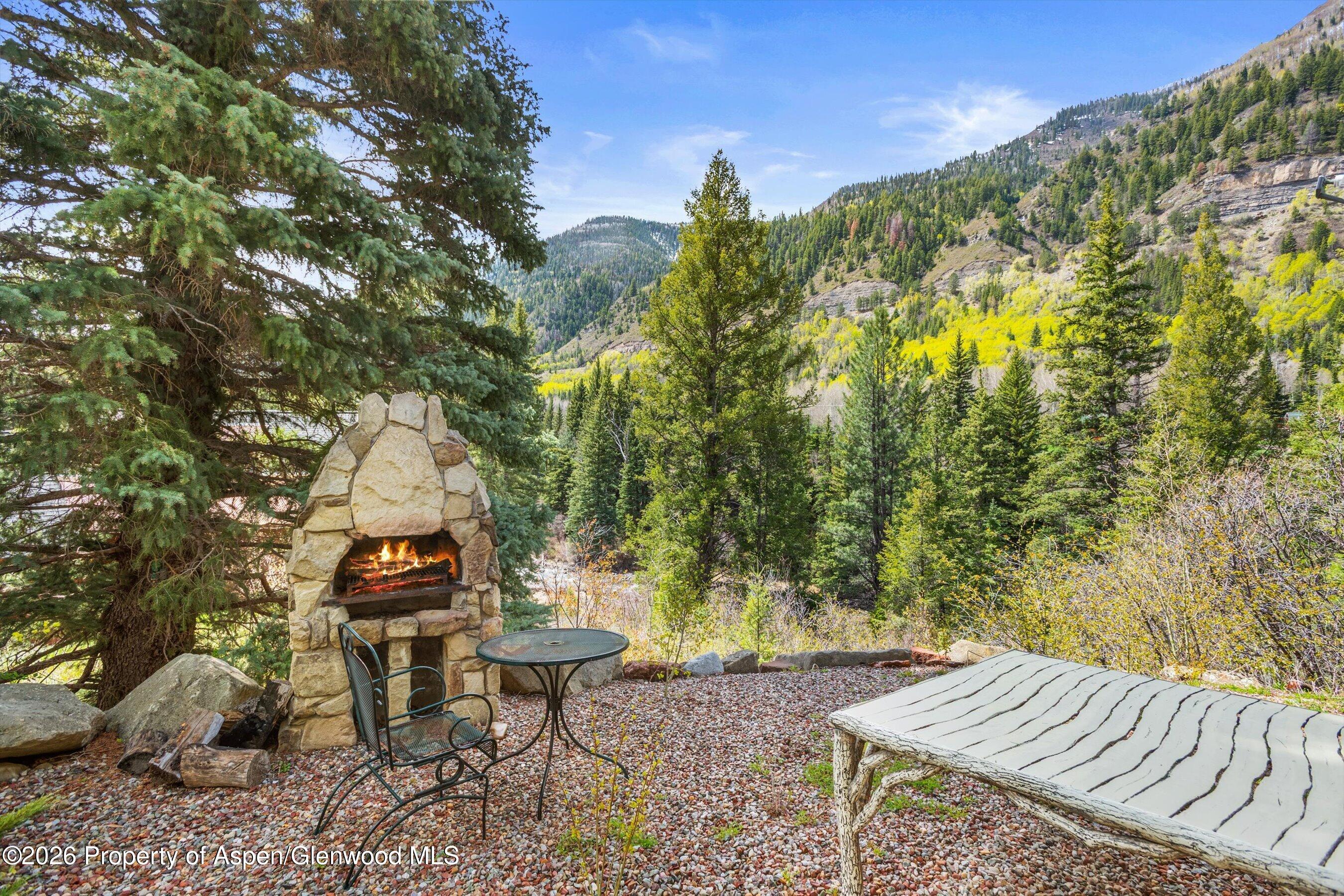 1207 Evergreen Lane Property Photo 2