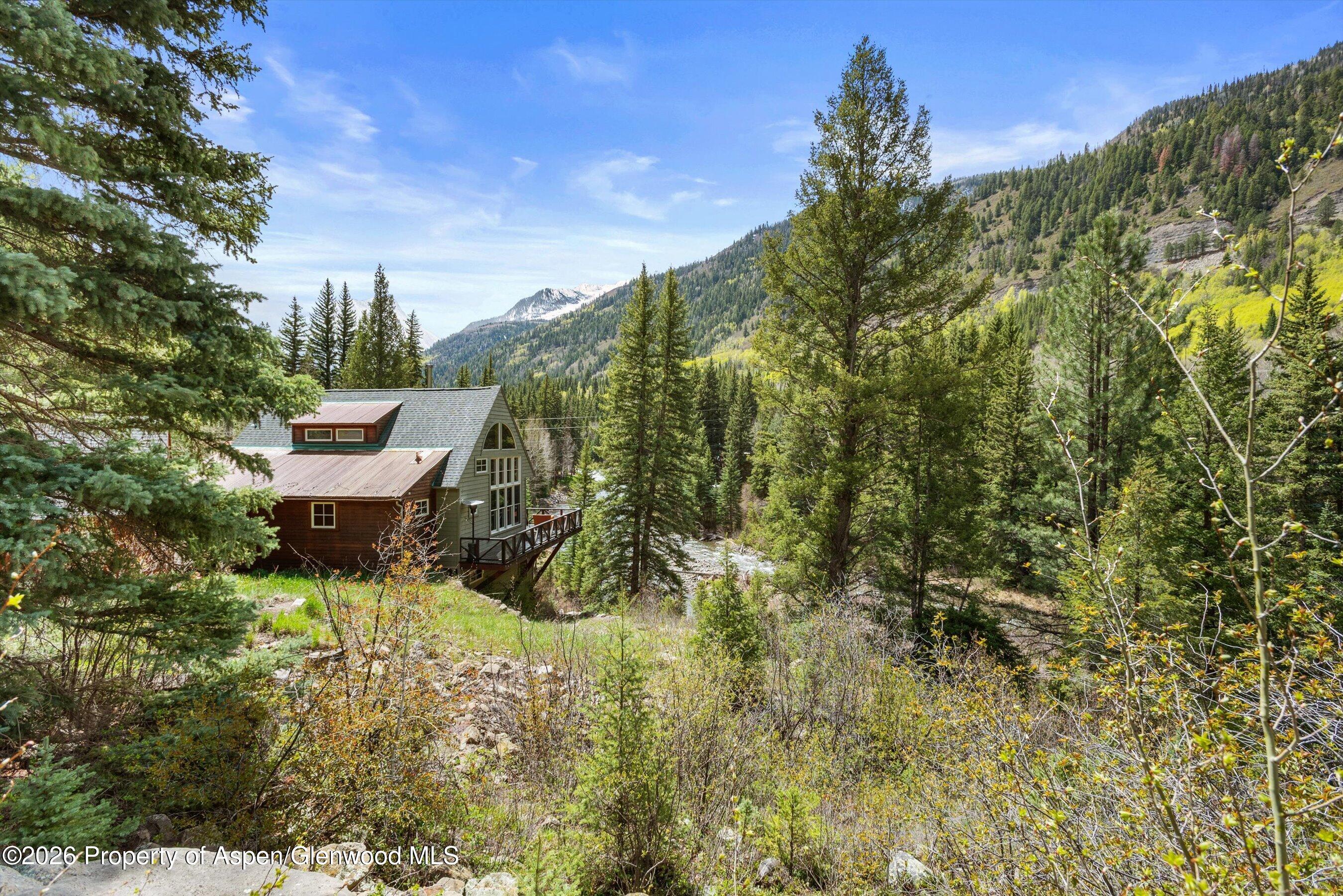 1207 Evergreen Lane Property Photo 3