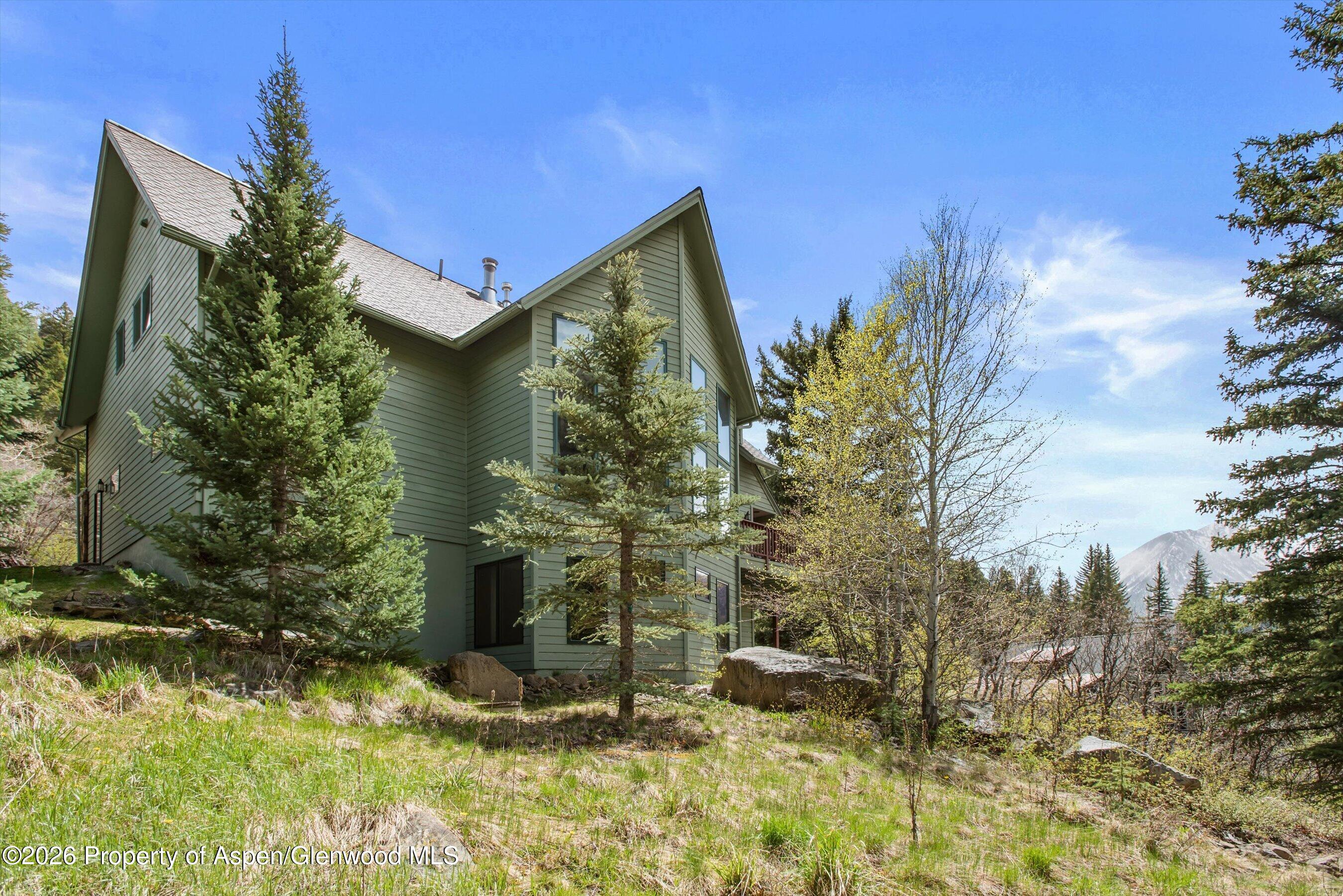1207 Evergreen Lane Property Photo 4