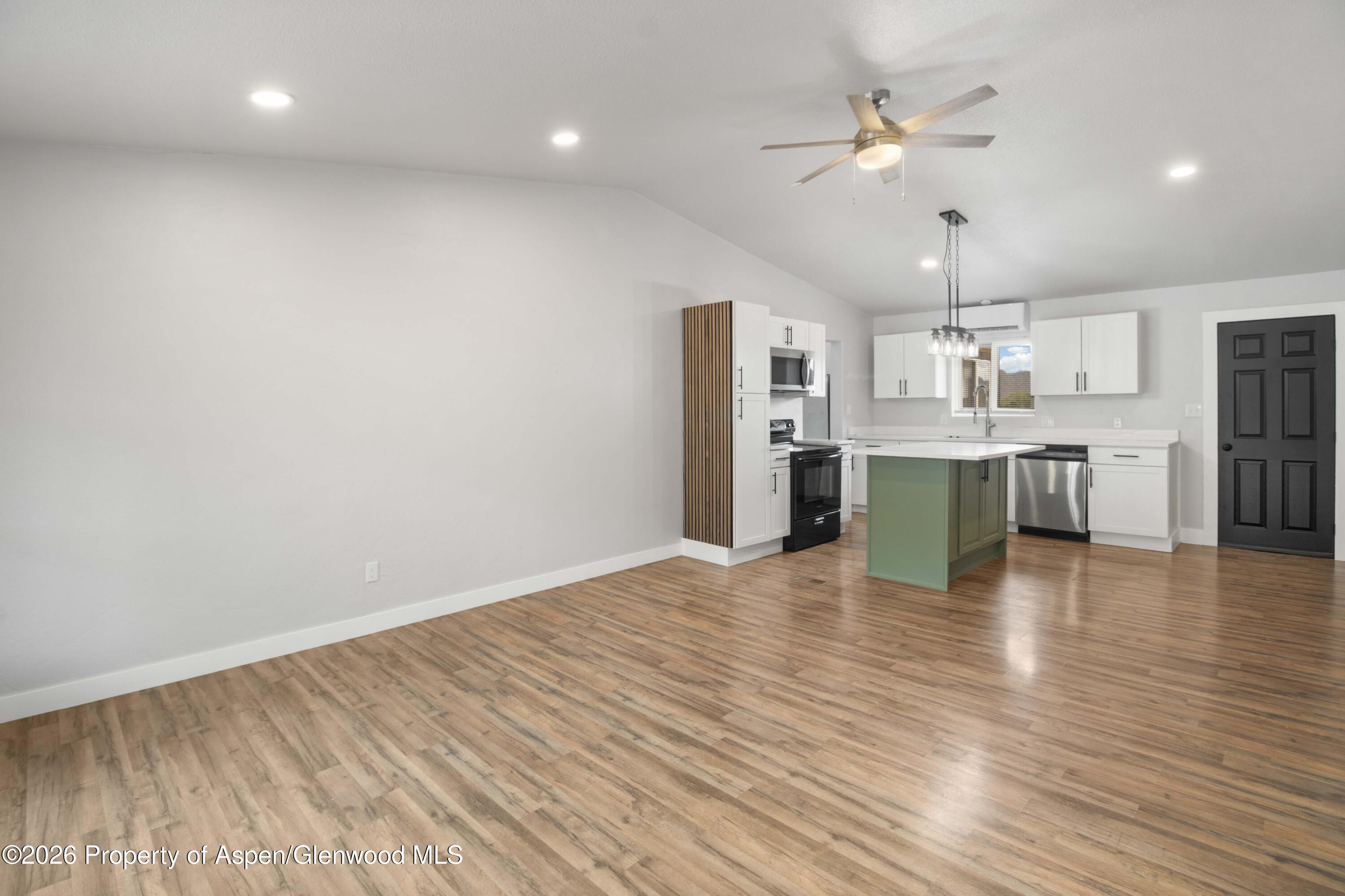 319 Gleneagle Circle Property Photo 6
