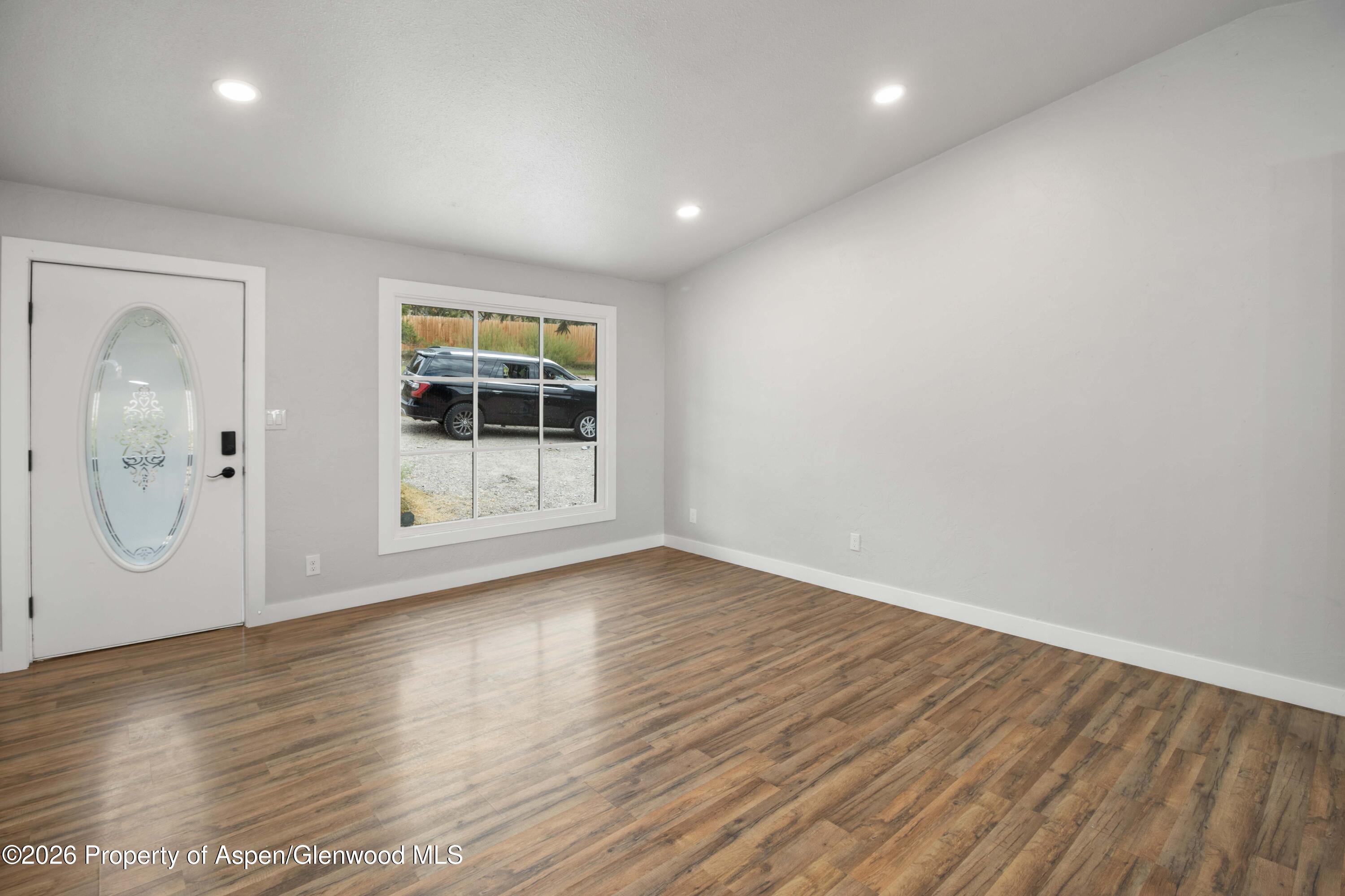 319 Gleneagle Circle Property Photo 7