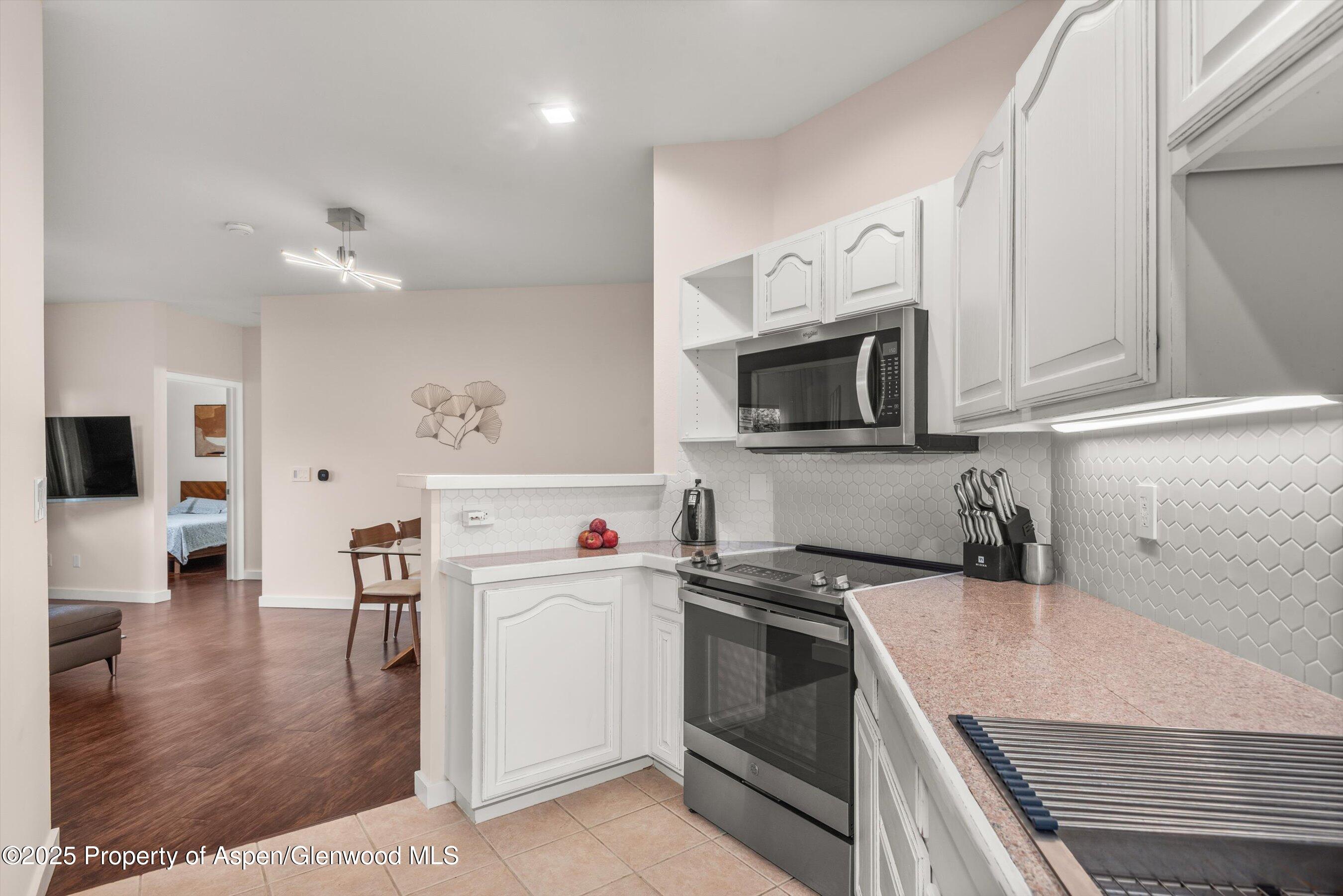 1400 E Valley Road 115 Property Photo 11