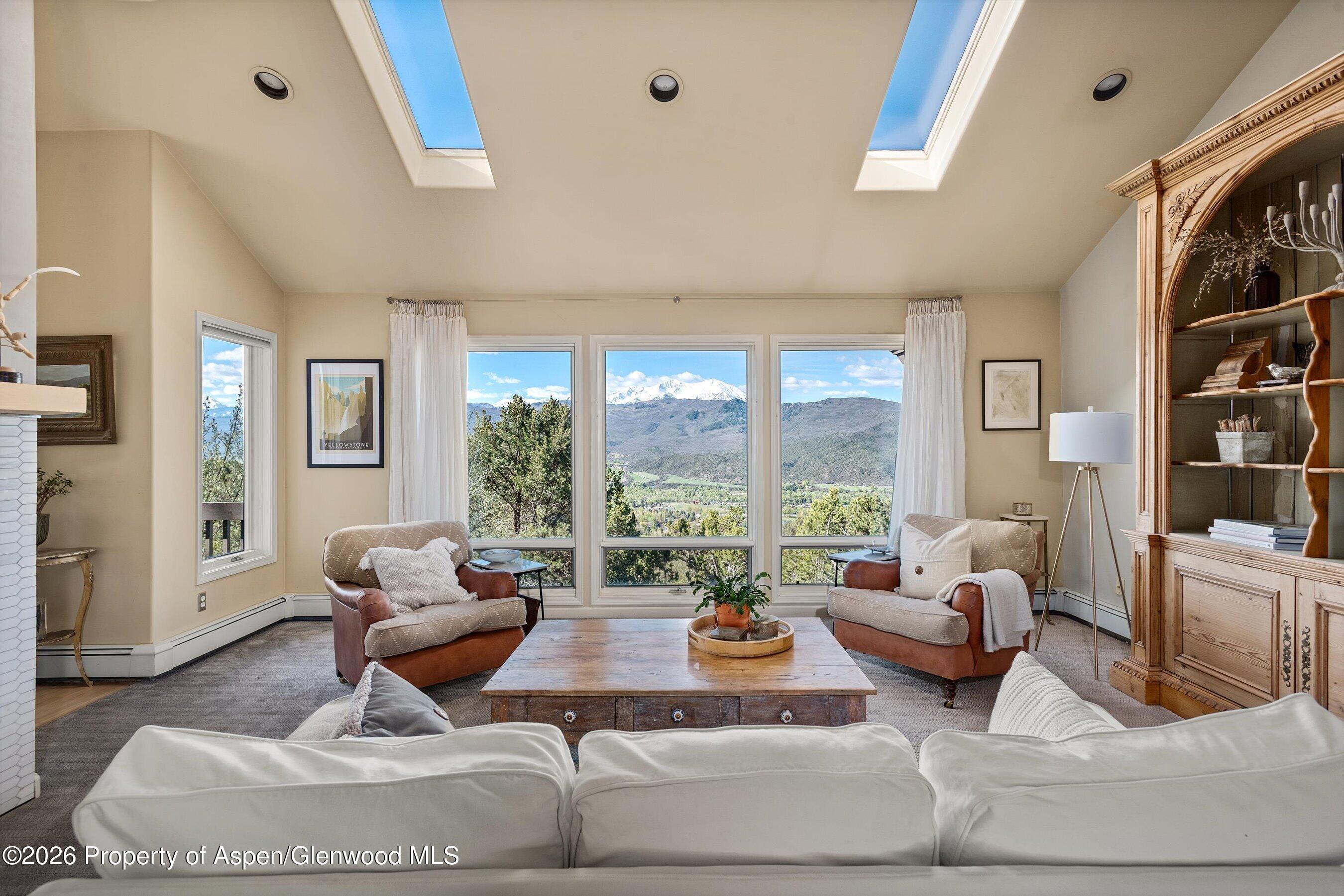 258 Caballo Street Property Photo 2
