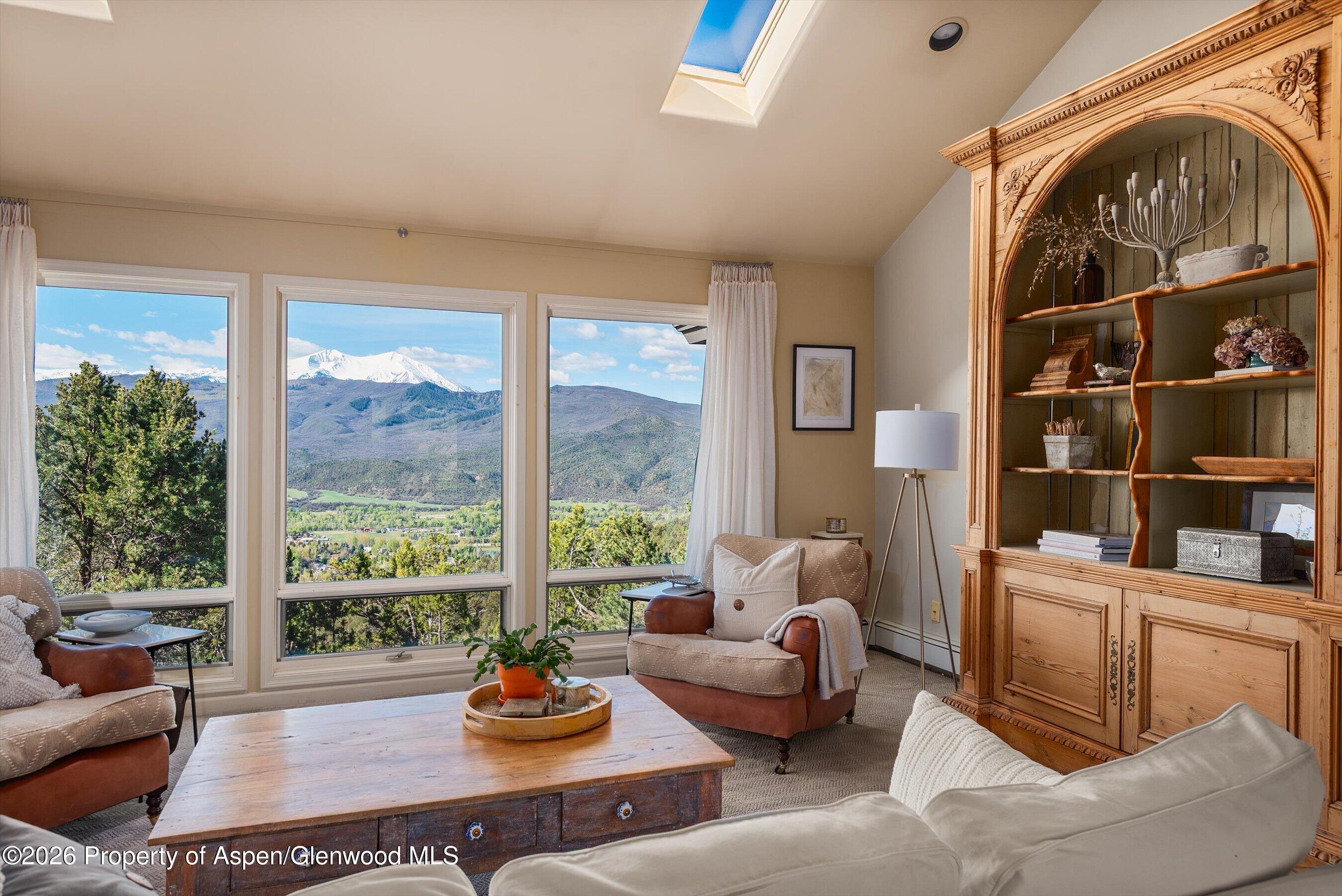 258 Caballo Street Property Photo 4