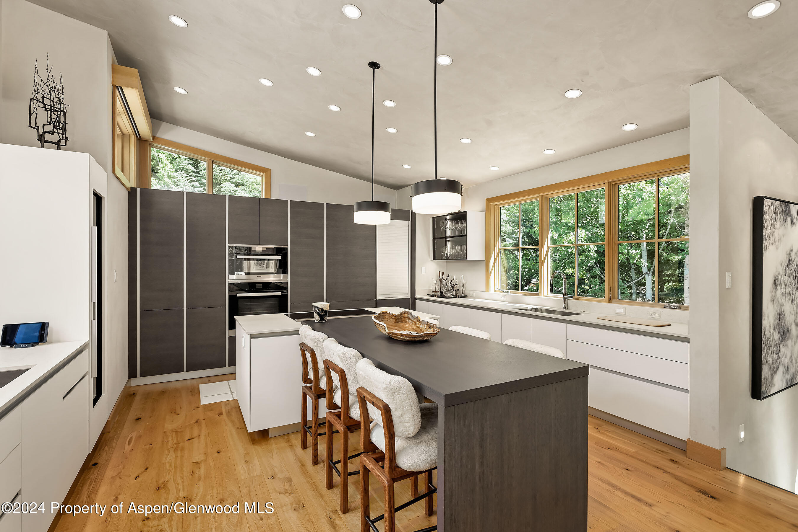1190 Riverside Drive Property Photo 8