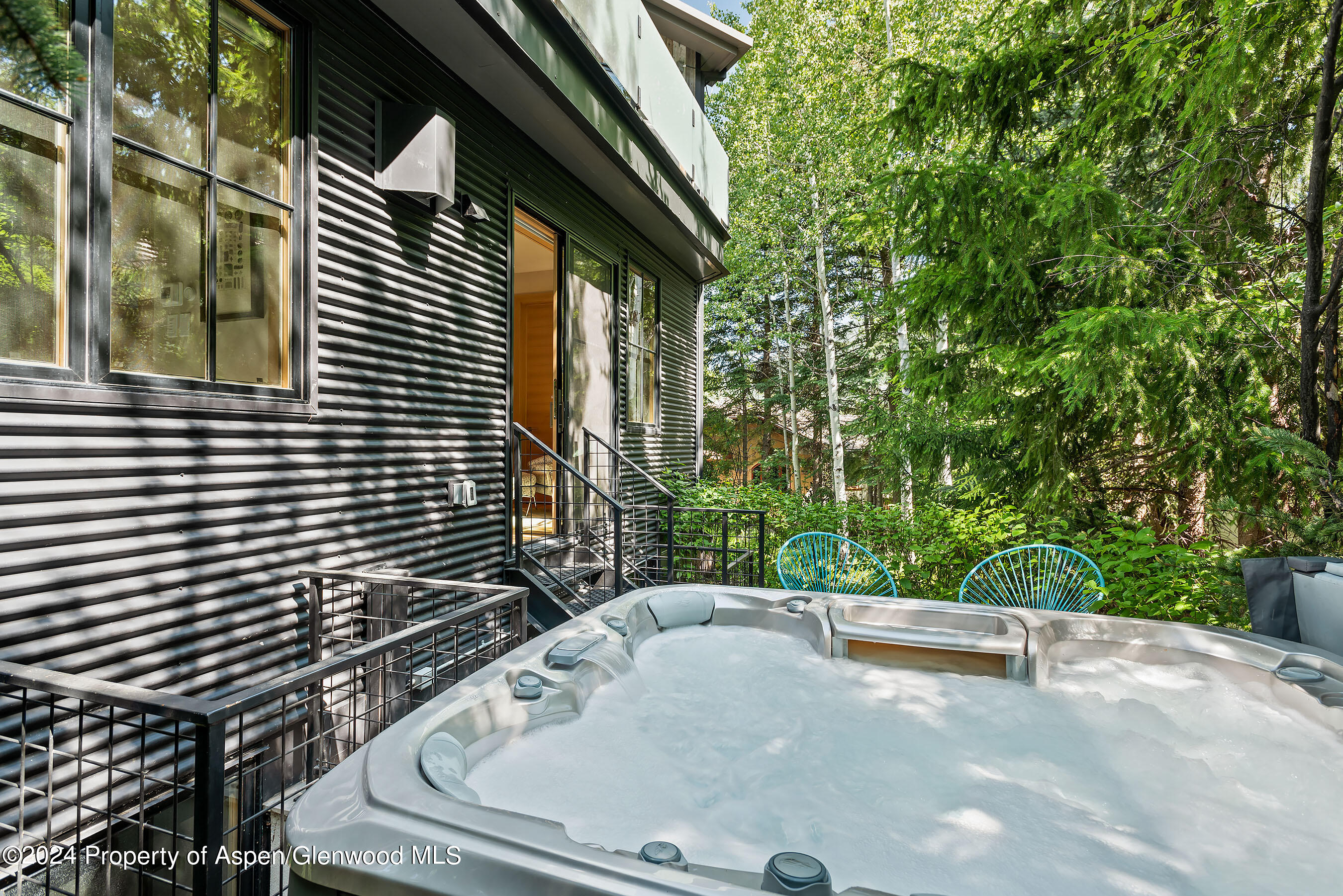 1190 Riverside Drive Property Photo 15