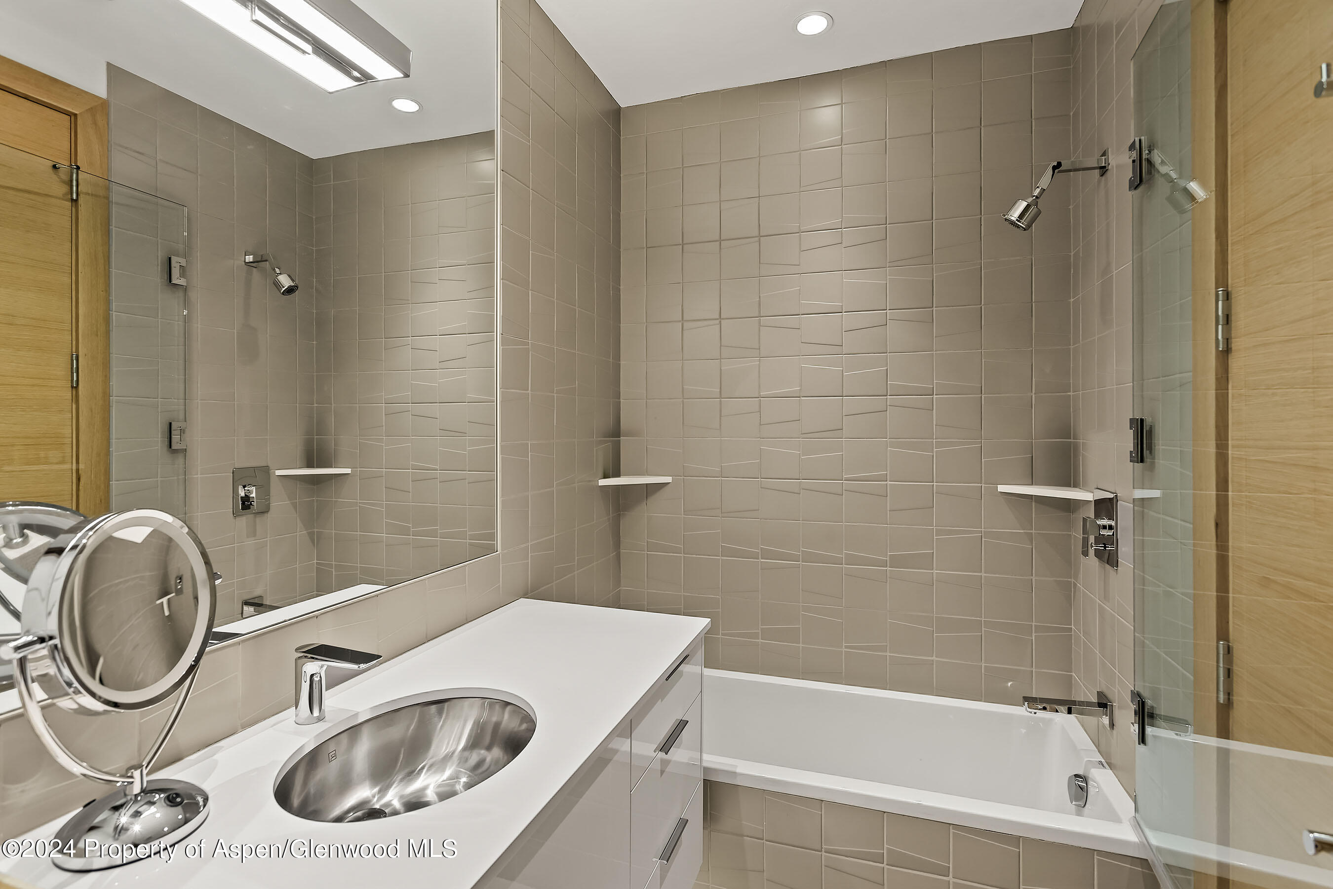 1190 Riverside Drive Property Photo 18