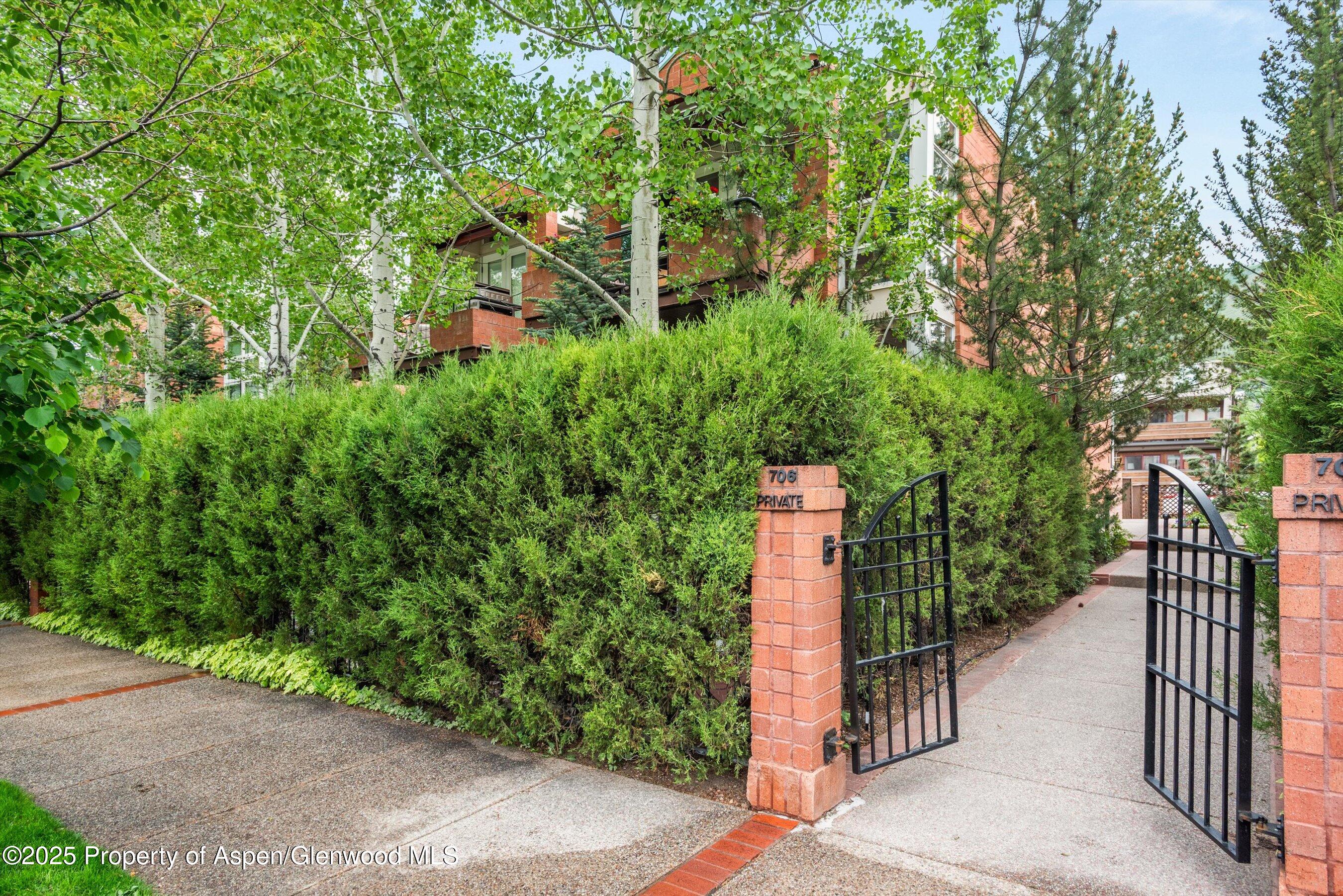 706 E Hyman Avenue Property Photo 1