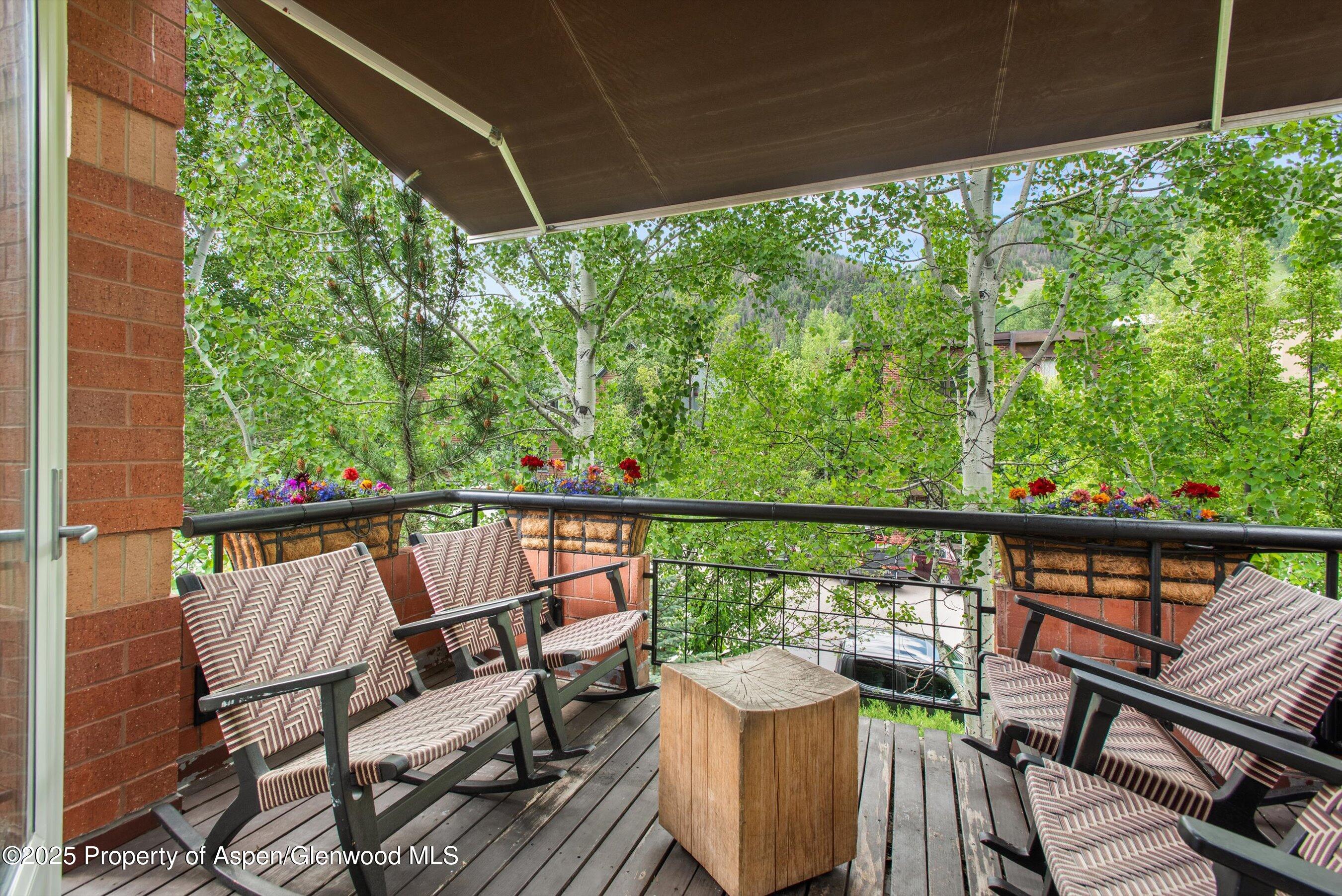 706 E Hyman Avenue Property Photo 6