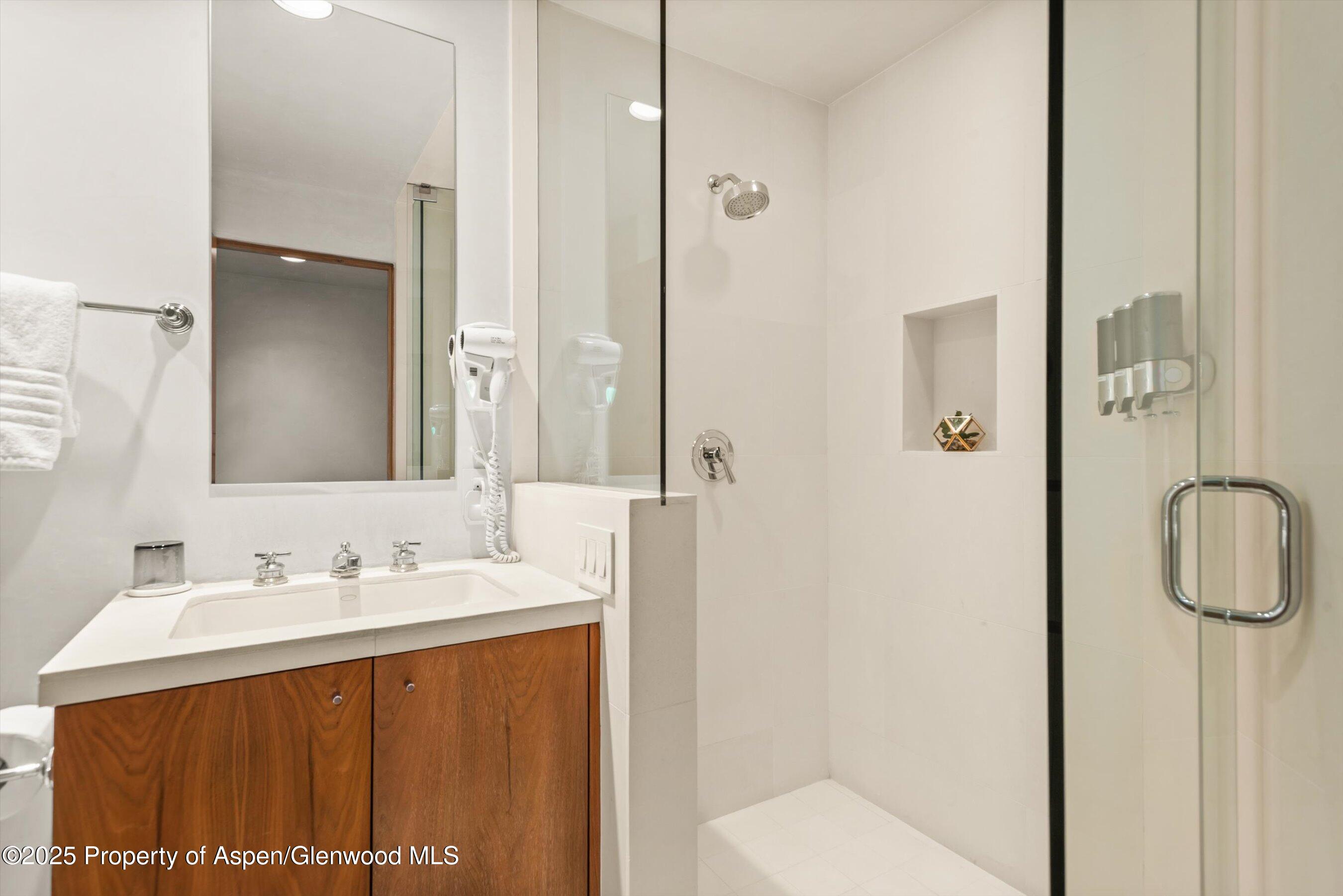 706 E Hyman Avenue Property Photo 39