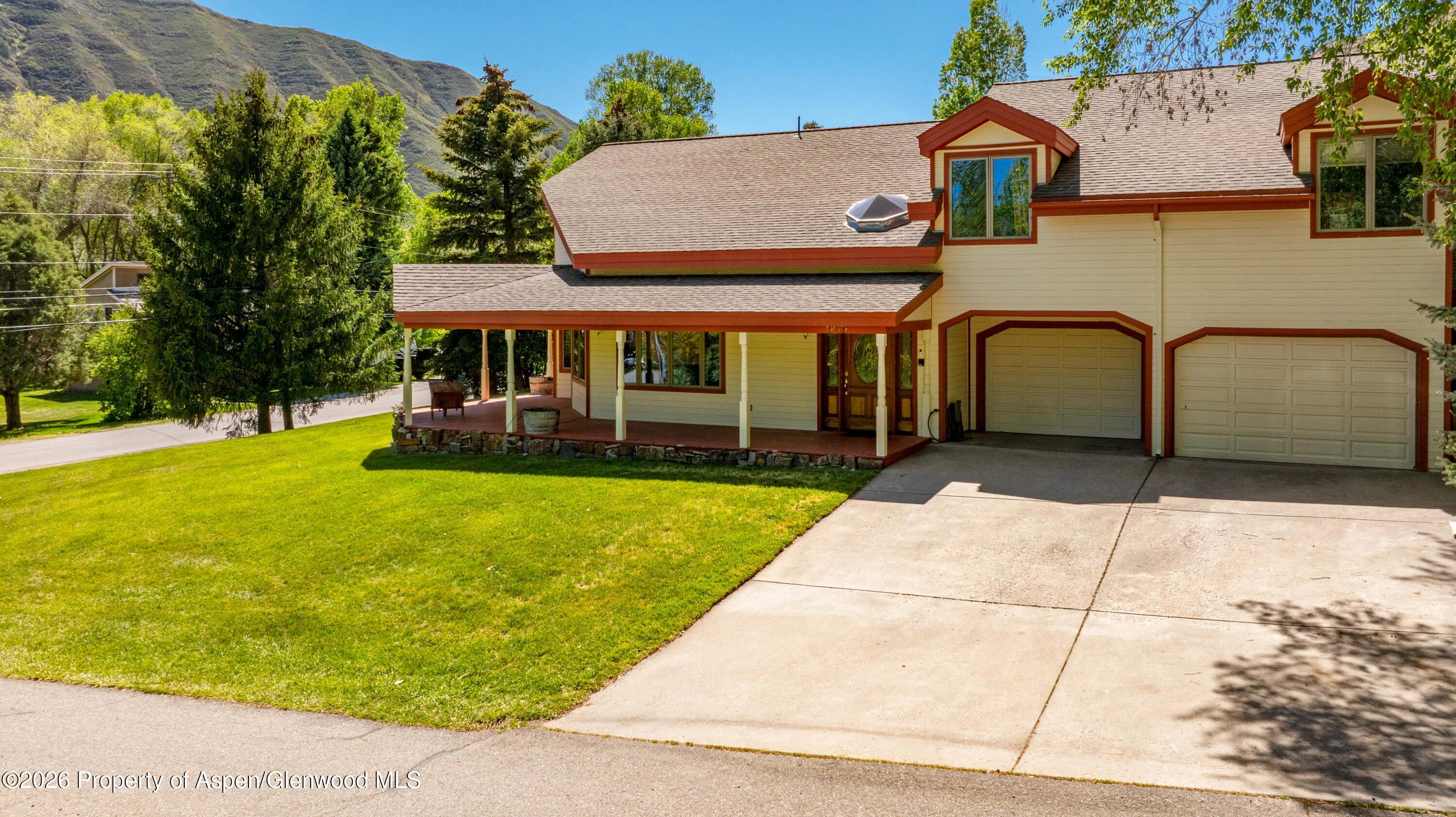9 Creekside Court Property Photo 2