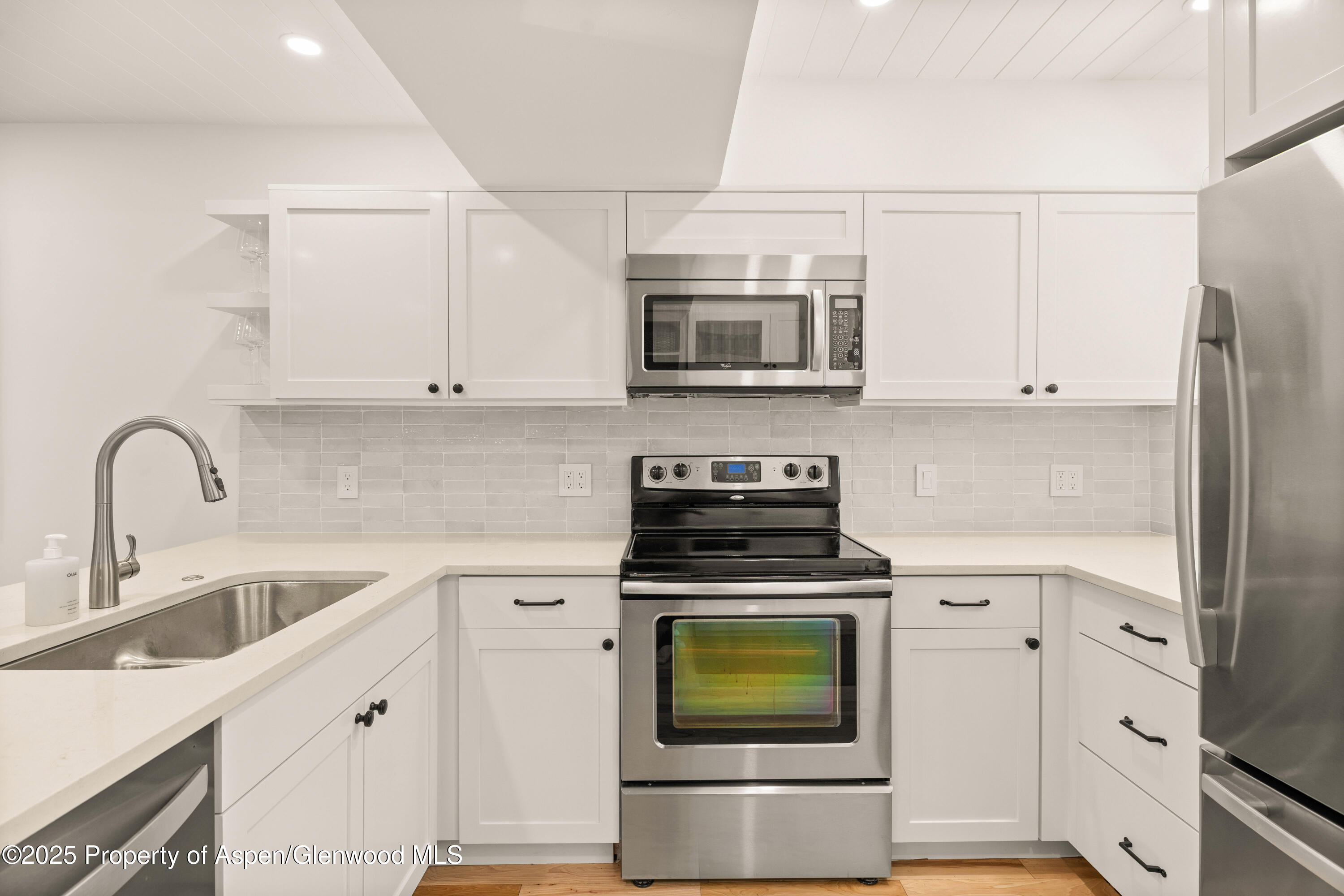 814 W Bleeker Street B2 Property Photo 7