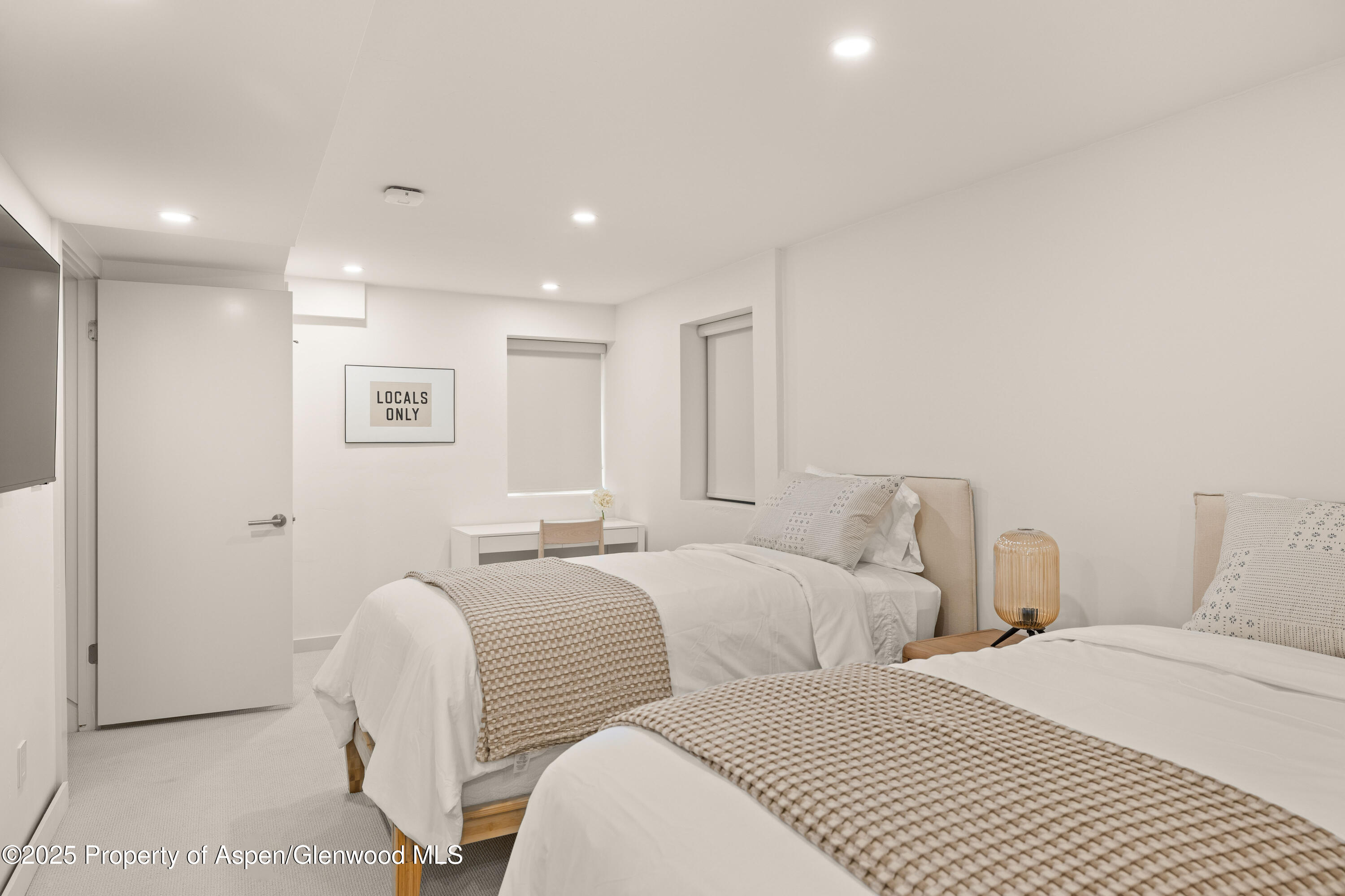 814 W Bleeker Street B2 Property Photo 20