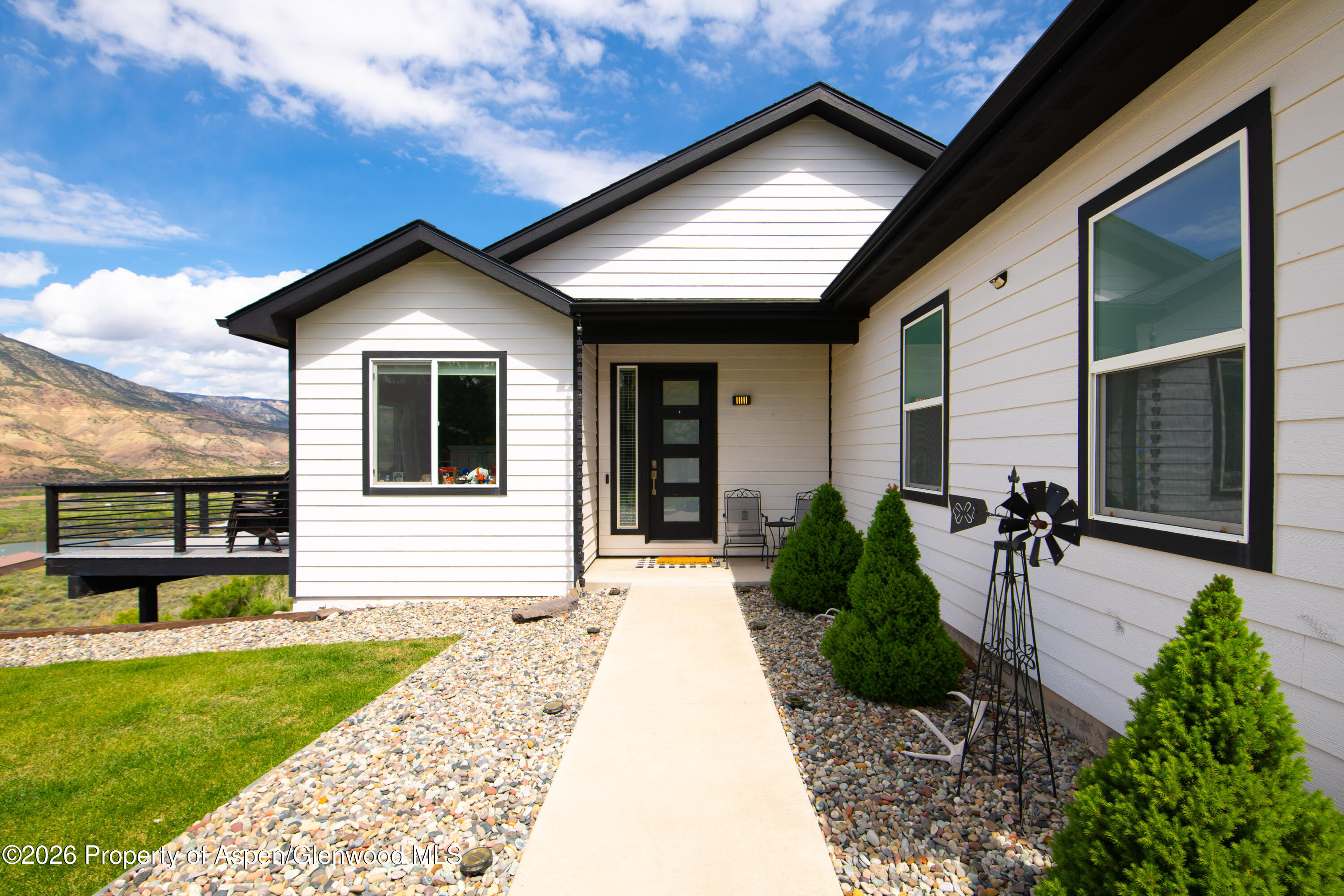 47 Willow View Way Property Photo 4