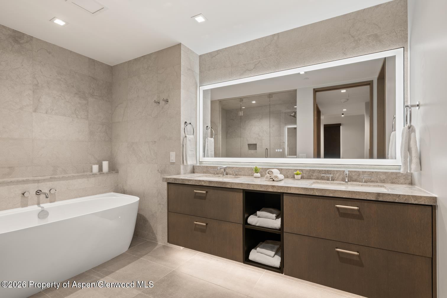 180 Wood Road 402 Property Photo 33