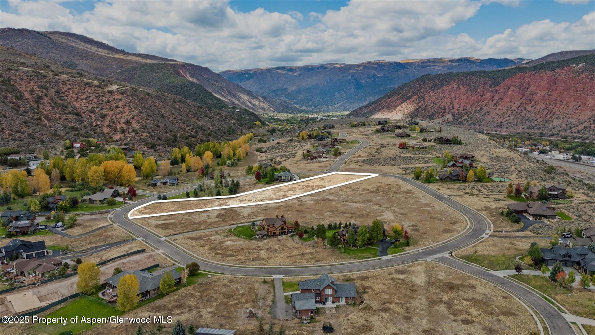 99 Red Cliff Circle Property Photo 3