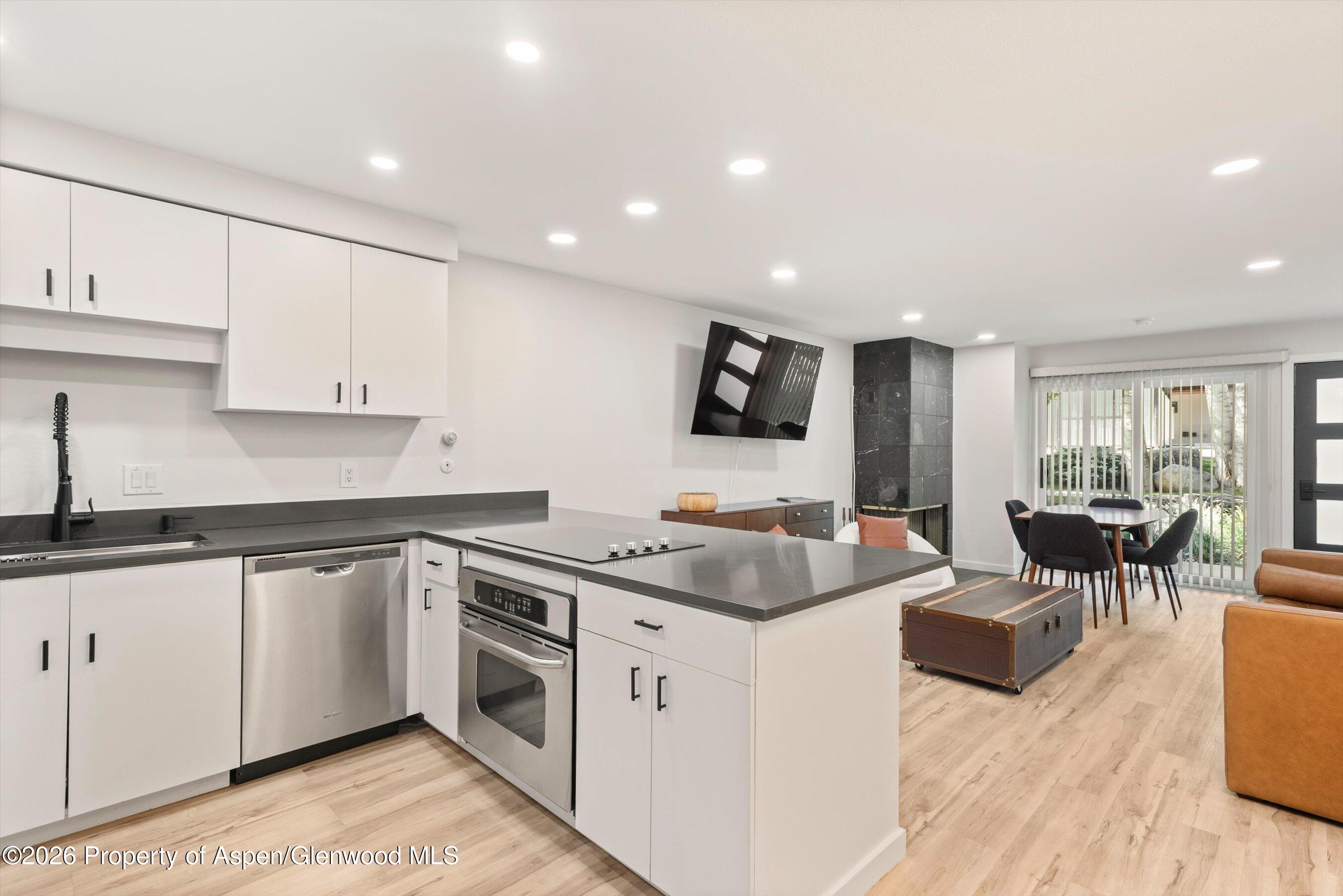 100 E Dean Street 1d Property Photo 10