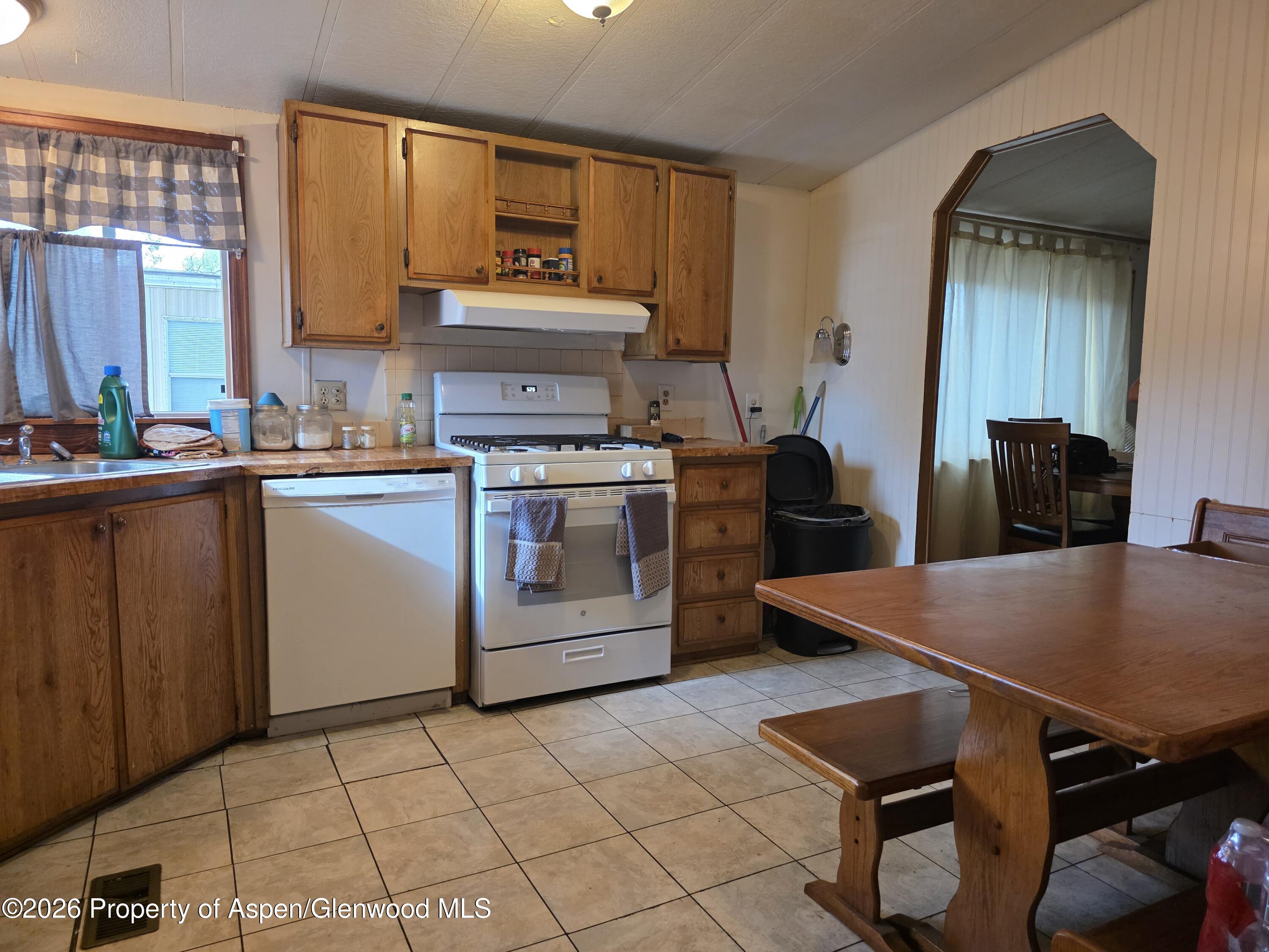 1433 Barclay Street Property Photo 3