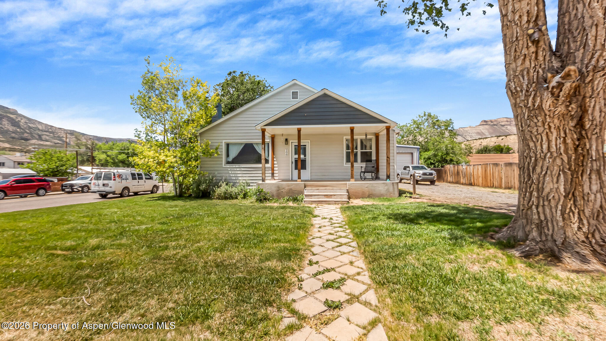 208 E 3rd Street Property Photo 1
