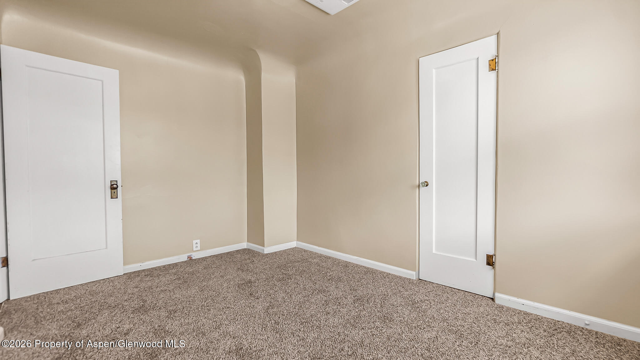 208 E 3rd Street Property Photo 12