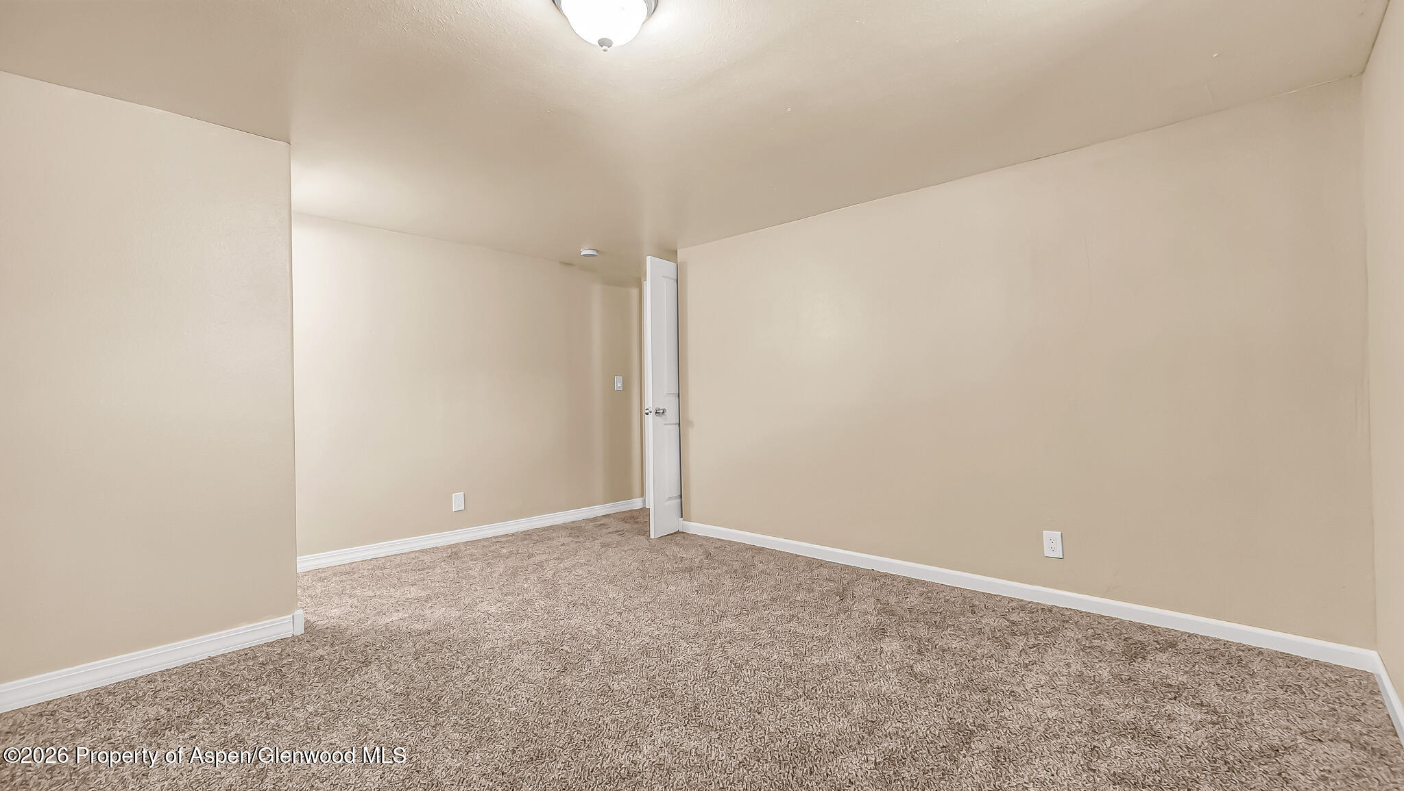 208 E 3rd Street Property Photo 24