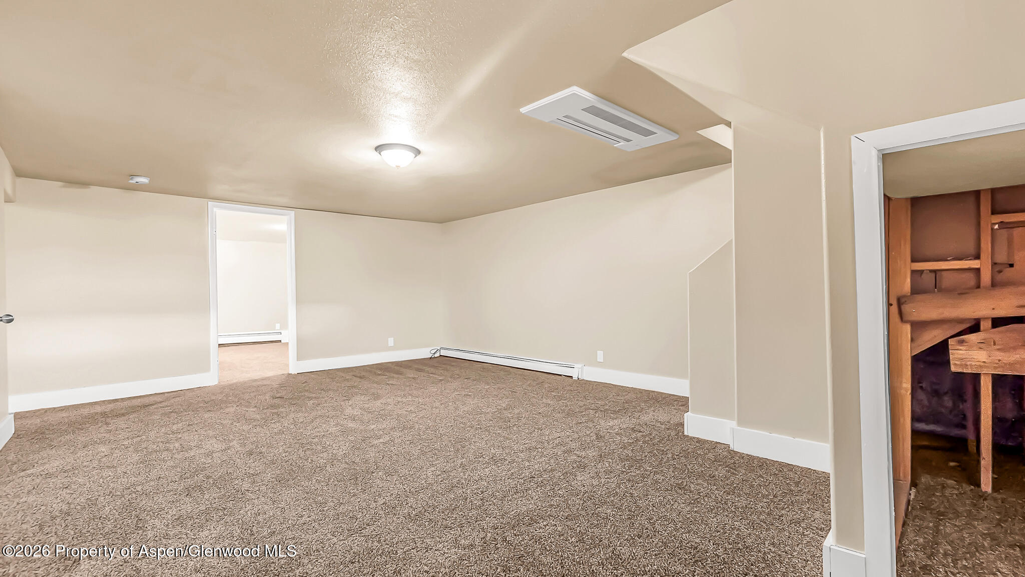 208 E 3rd Street Property Photo 27