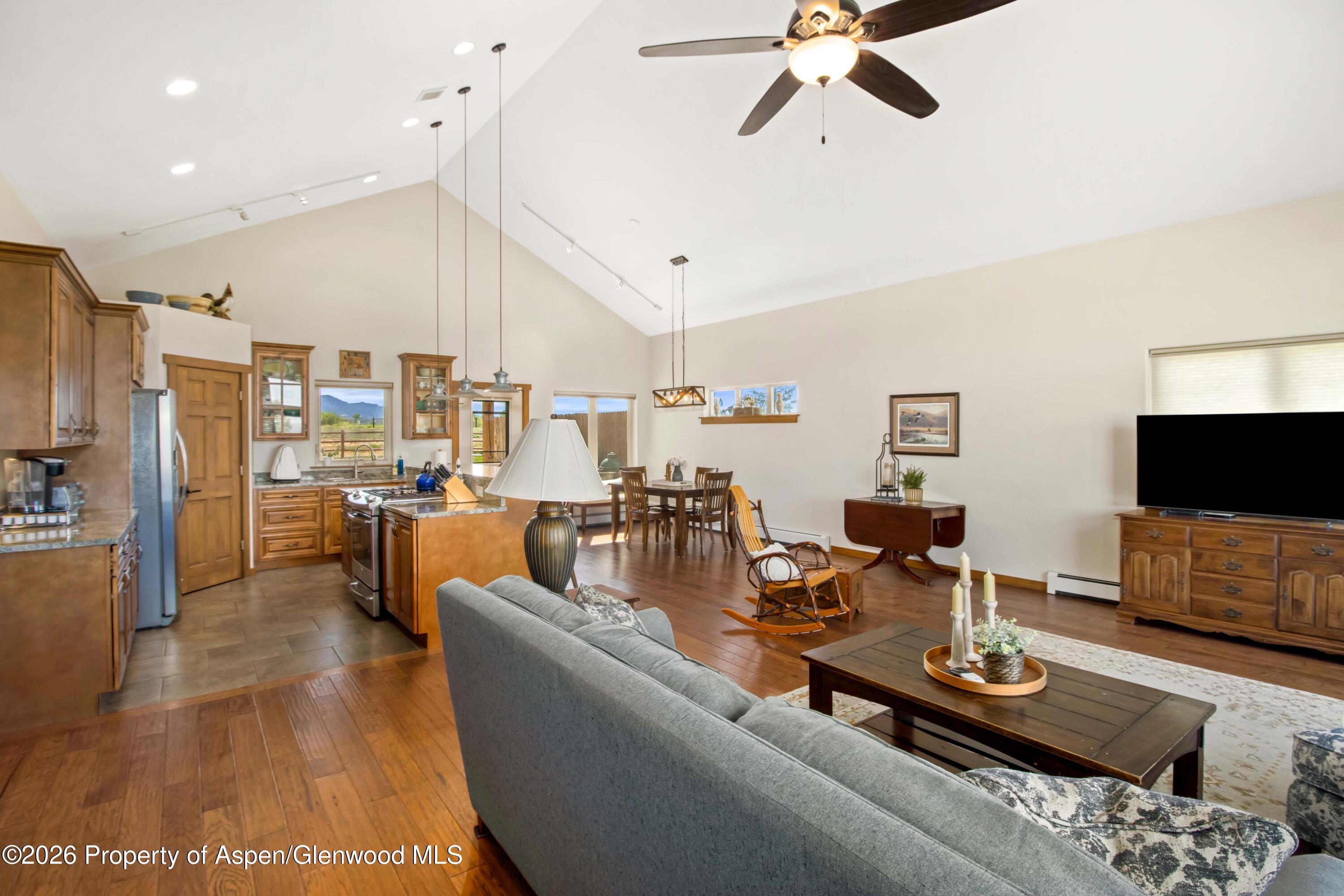421 N Meadow Drive Property Photo 4