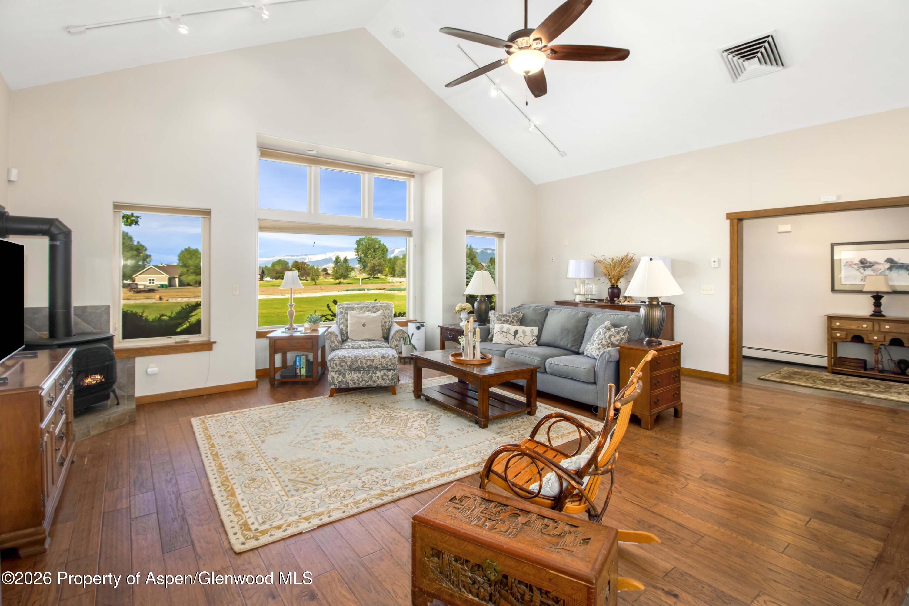 421 N Meadow Drive Property Photo 8