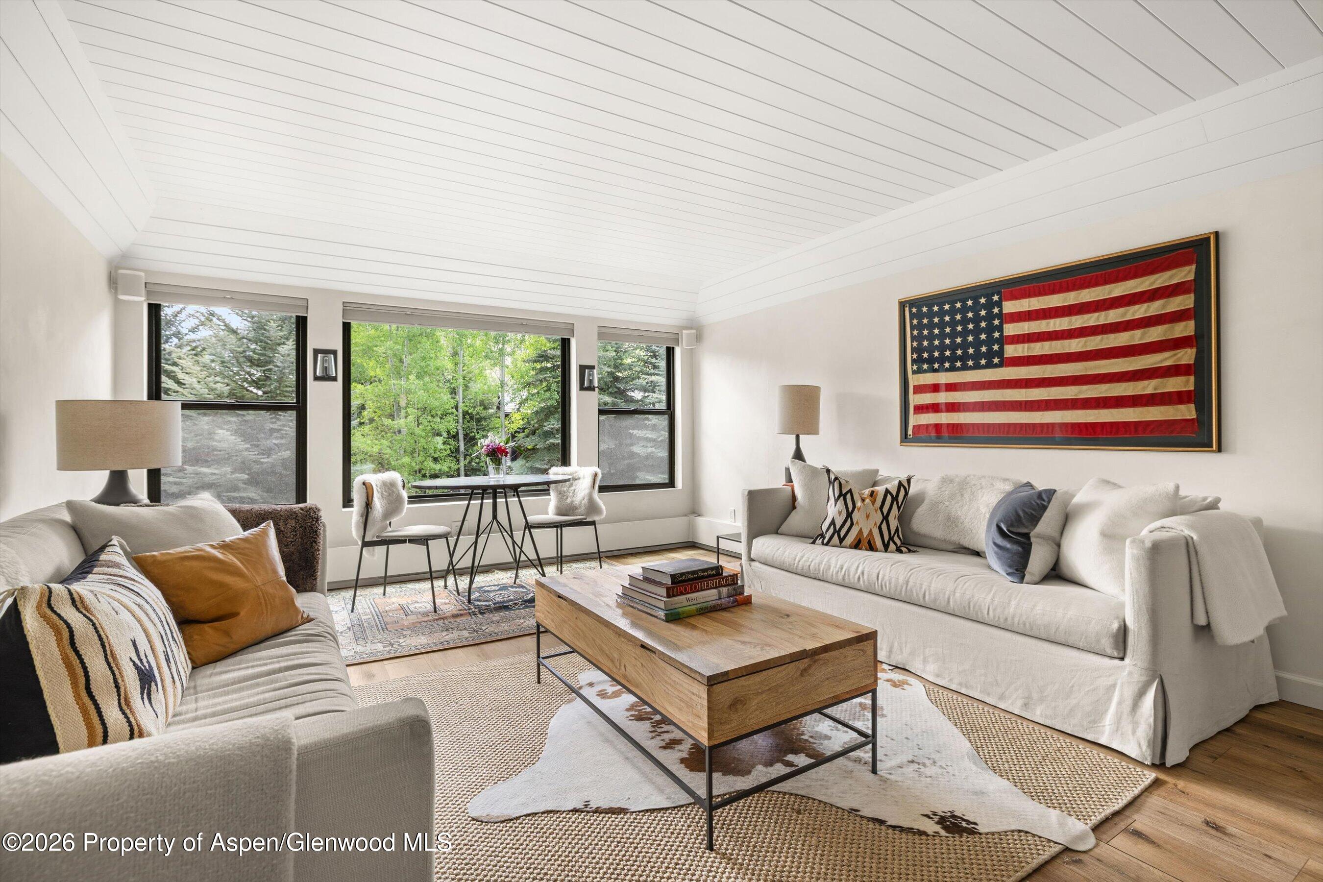941 Vine Street Property Photo 1