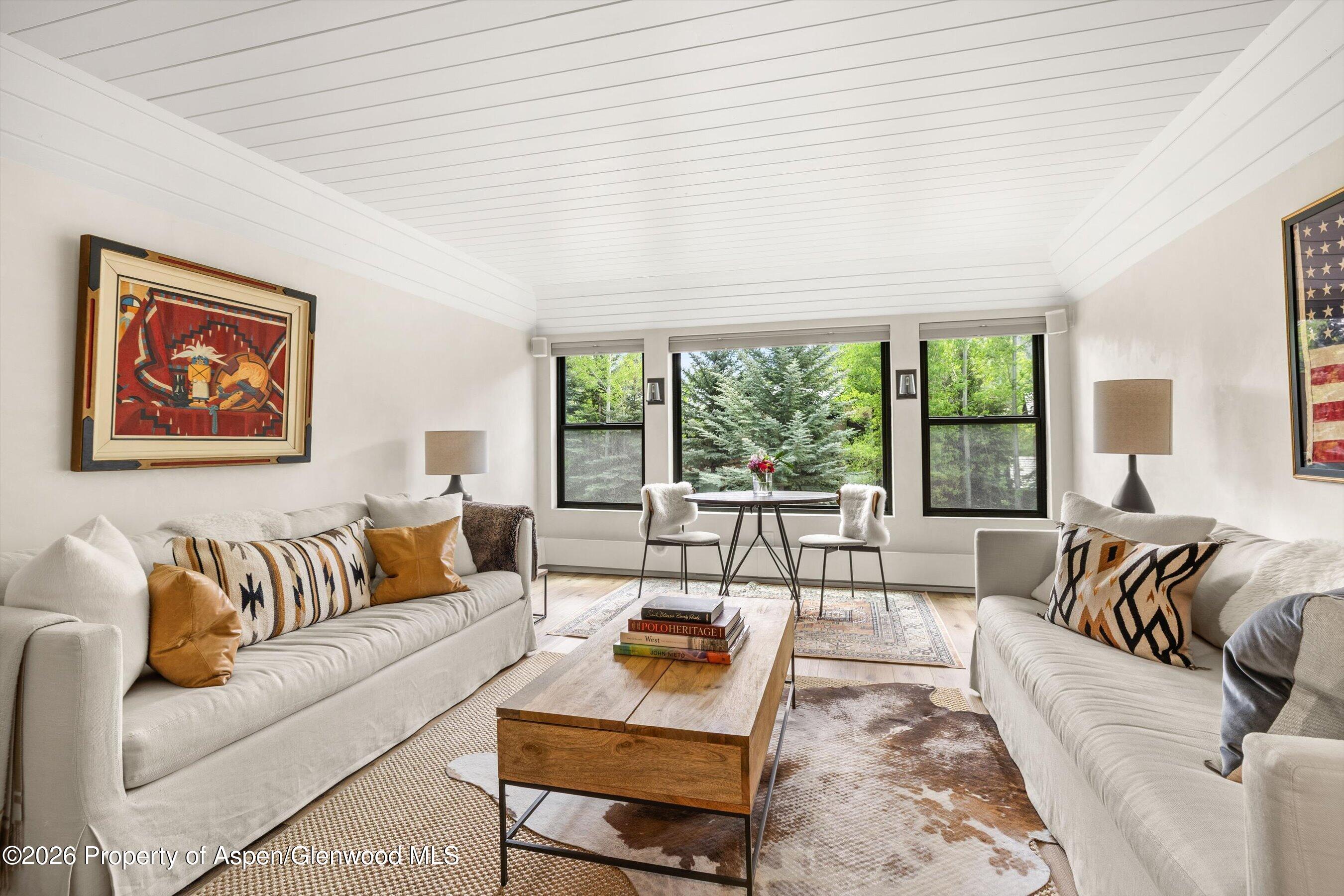 941 Vine Street Property Photo 2