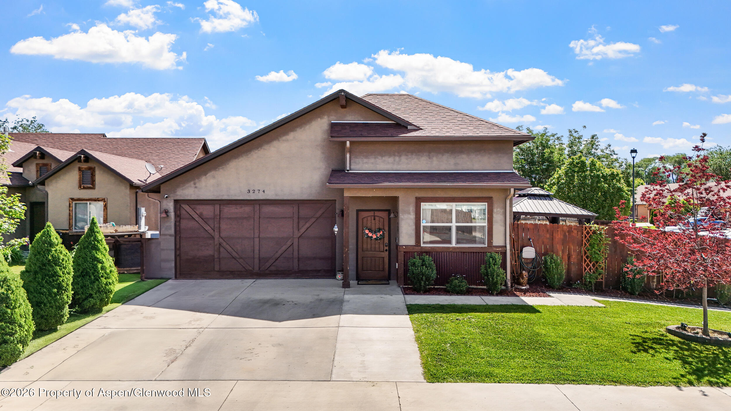 3274 Deerfield Avenue Property Photo 2