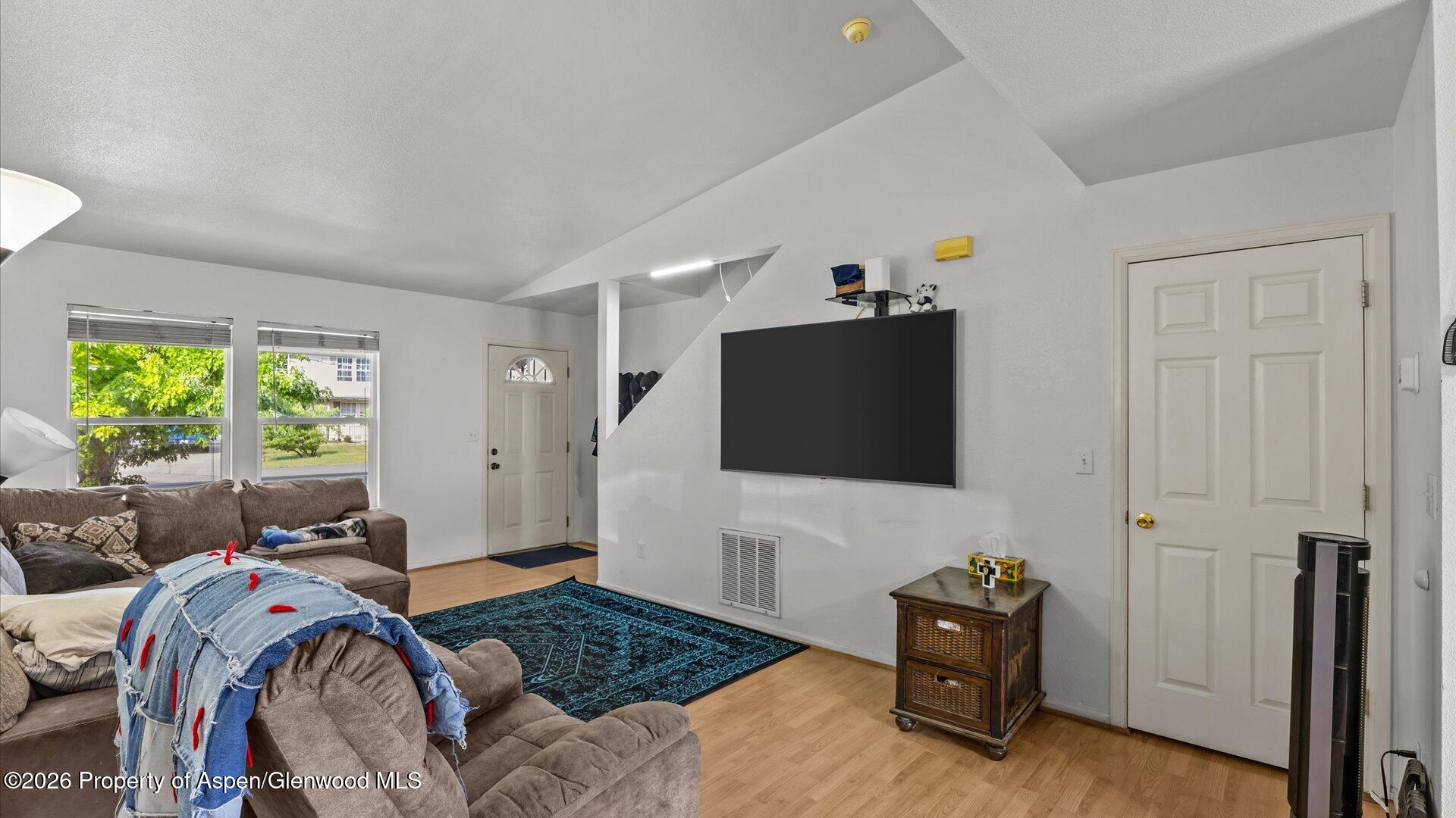 2615 Apache Court Property Photo 3