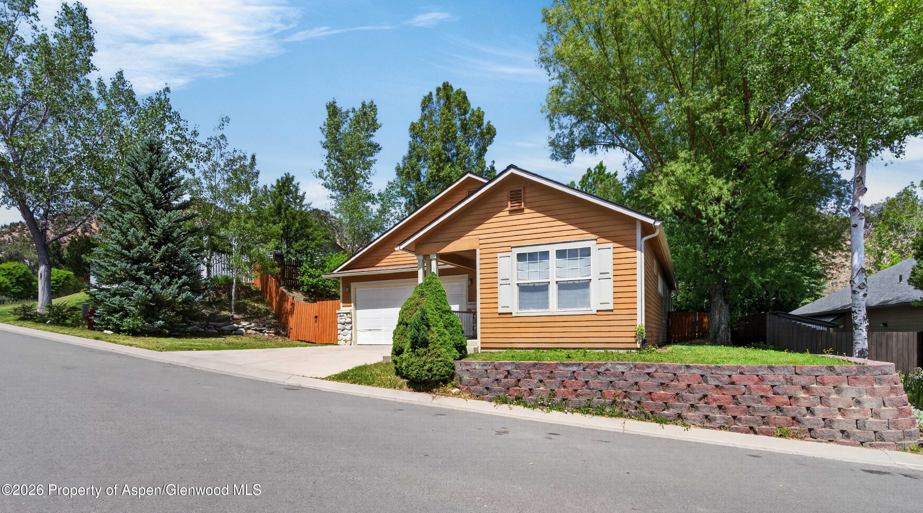 608 Lariat Loop Property Photo 2