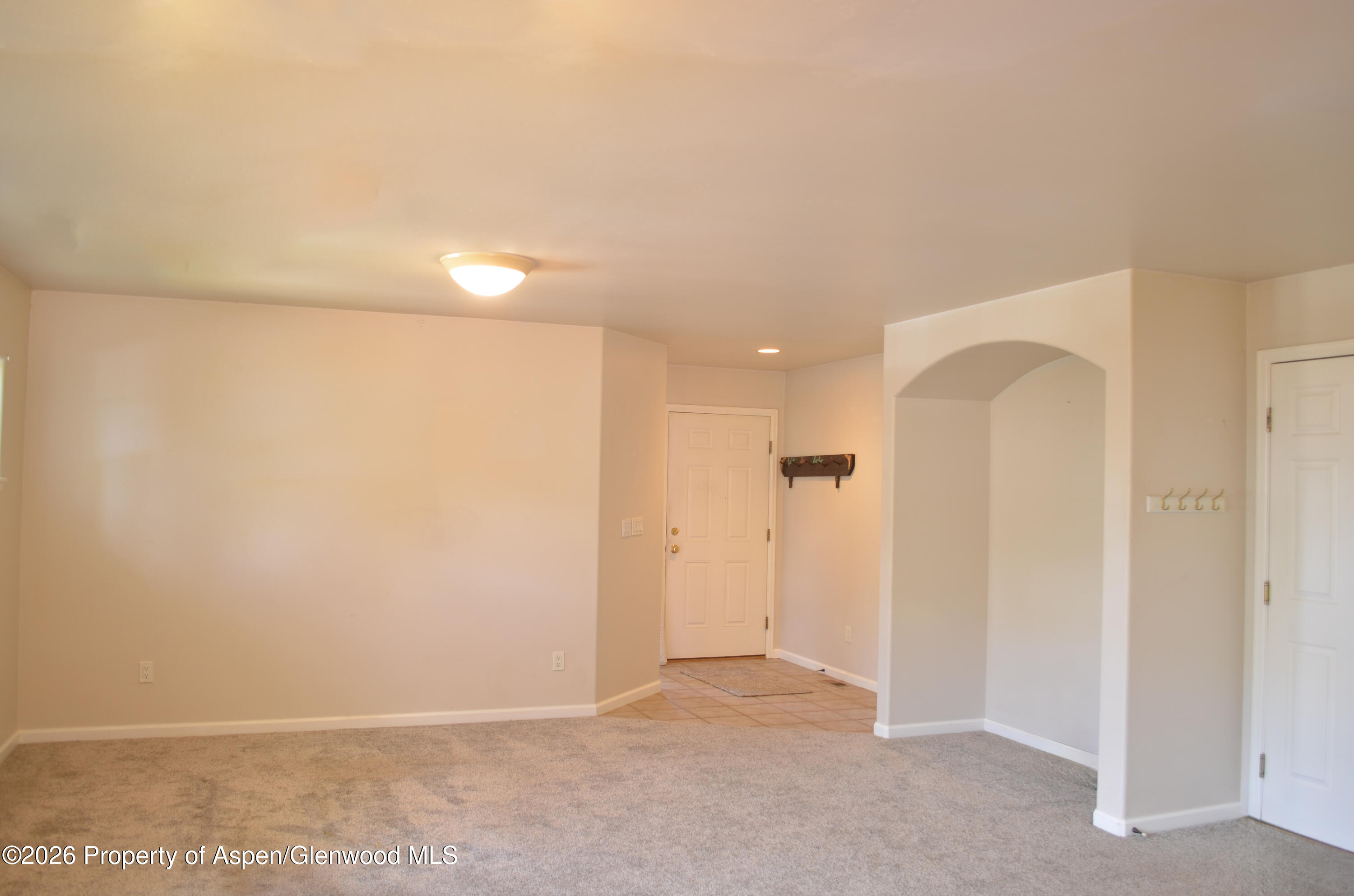 608 Lariat Loop Property Photo 3