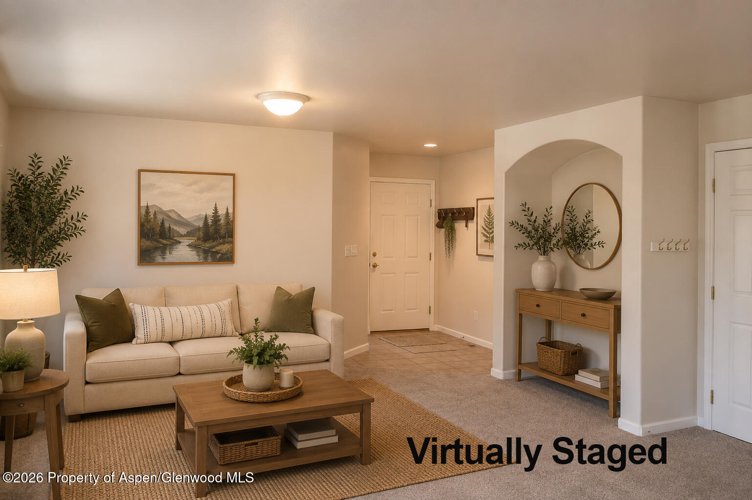 608 Lariat Loop Property Photo 4