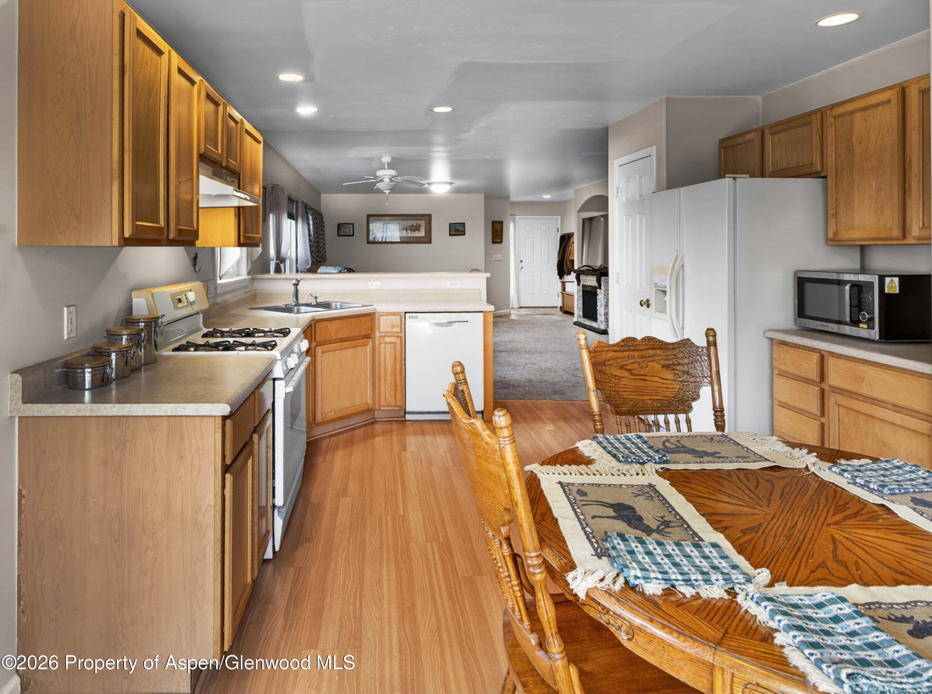 608 Lariat Loop Property Photo 8