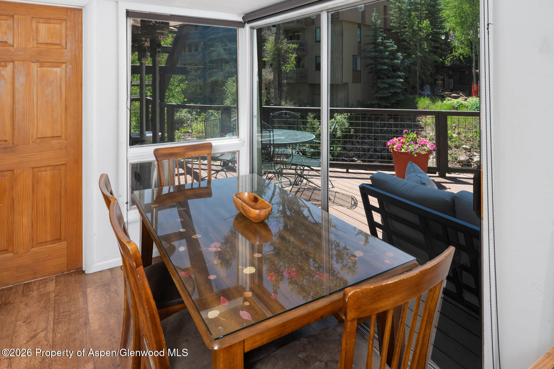 979 Queen Street Property Photo 7